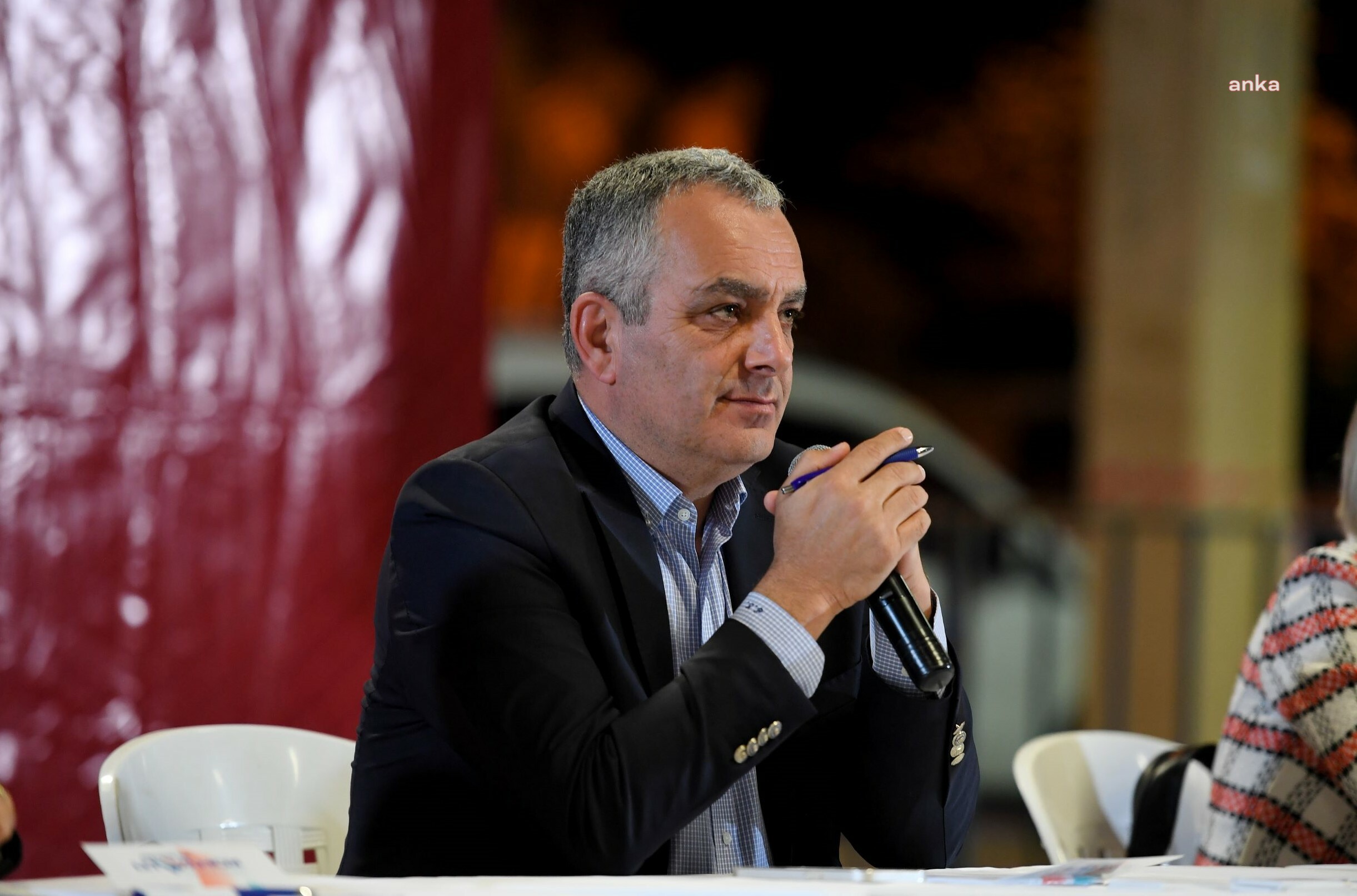 KONYAALTI BELEDİYE BAŞKANI ESEN: "KUTSANMIŞ SİYASETÇİLERDEN KURTULMALIYIZ"