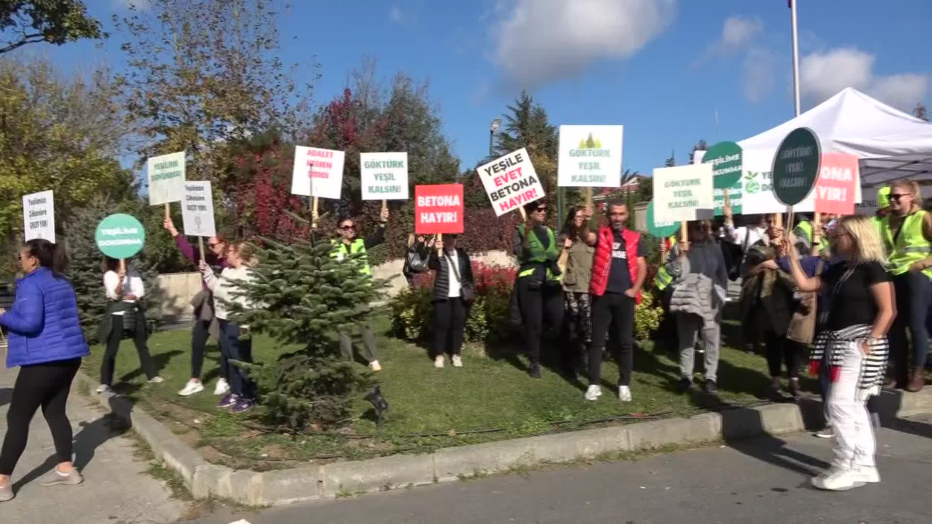 GÖKTÜRK KEMERKÖY SAKİNLERİ YEŞİL NÖBETİNİ SÜRDÜRÜYOR: "YEŞİLİMİZE ÇÖKENLERE HİÇBİR ŞEKİLDE İZİN VERMEYECEĞİZ"