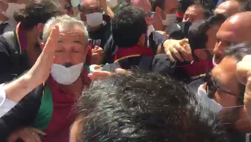 BARO BAŞKANLARI İLE POLİS ARASINDA 'PROVOKATÖR' TARTIŞMASI