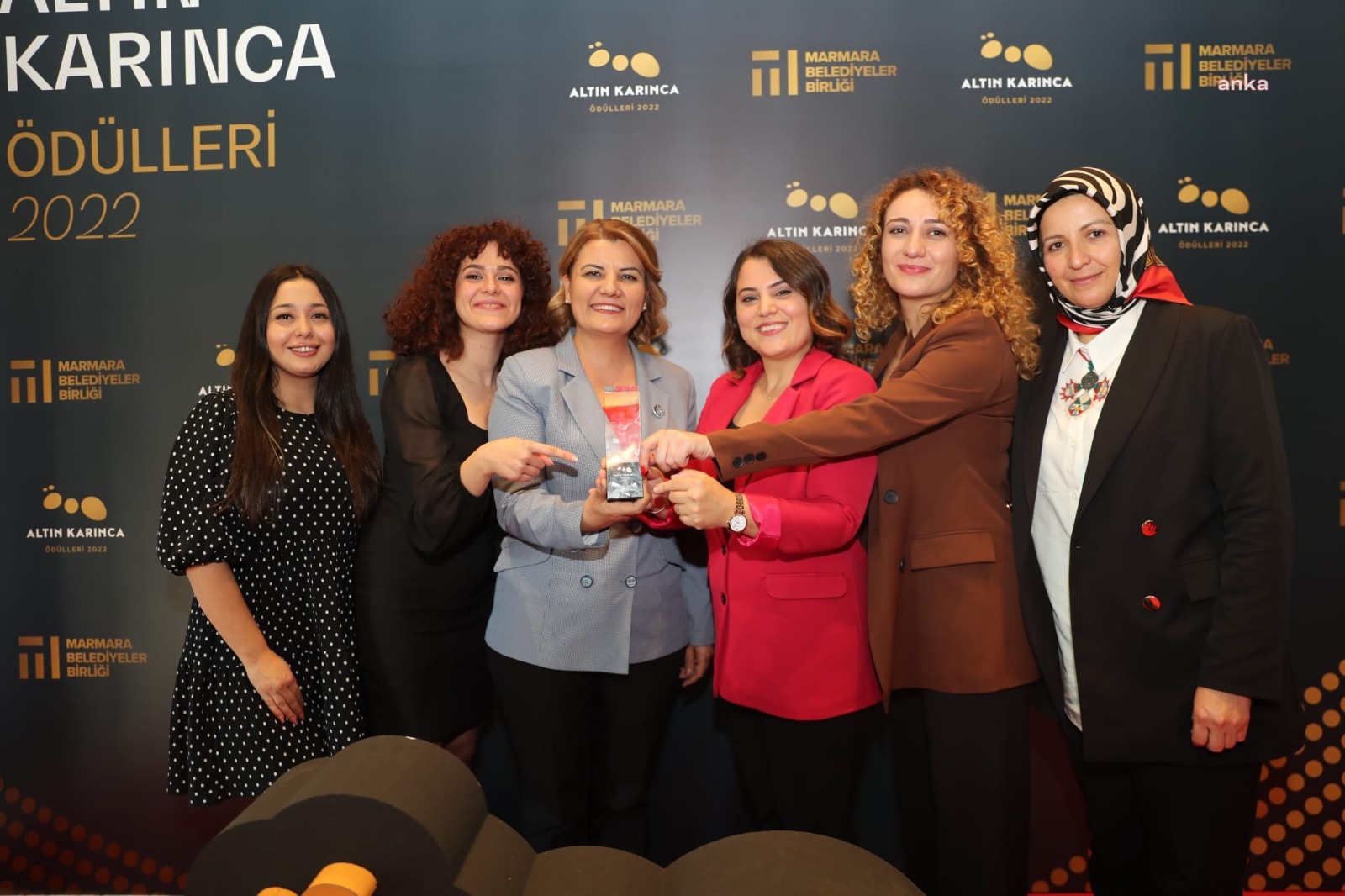 İZMİT BELEDİYESİ ALZHEİMER YAŞAM EVİ’NE ALTIN KARINCA ÖDÜLÜ