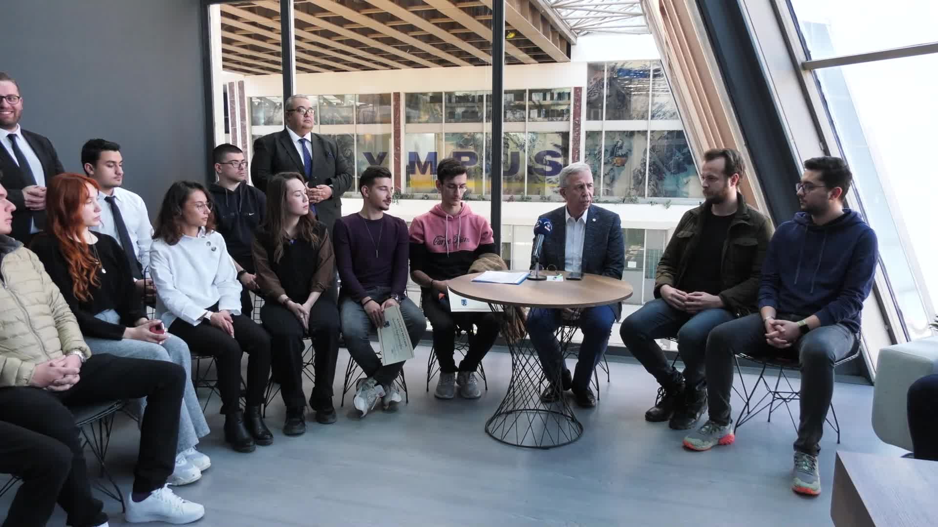 MANSUR YAVAŞ, TECHBRIDGE AKADEMİ SERTİFİKA TÖRENİNDE GENÇLERLE BULUŞTU