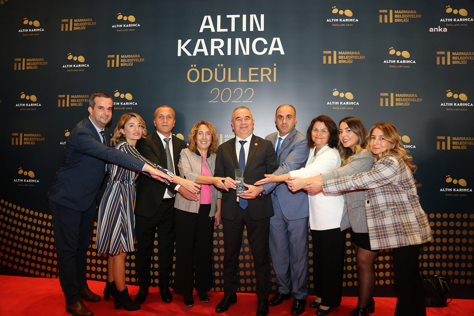 ATAŞEHİR BELEDİYESİ'NİN “FARKLI BİR MAHALLE MÜMKÜN” PROJESİ’NE ALTIN KARINCA’DAN ÖDÜL