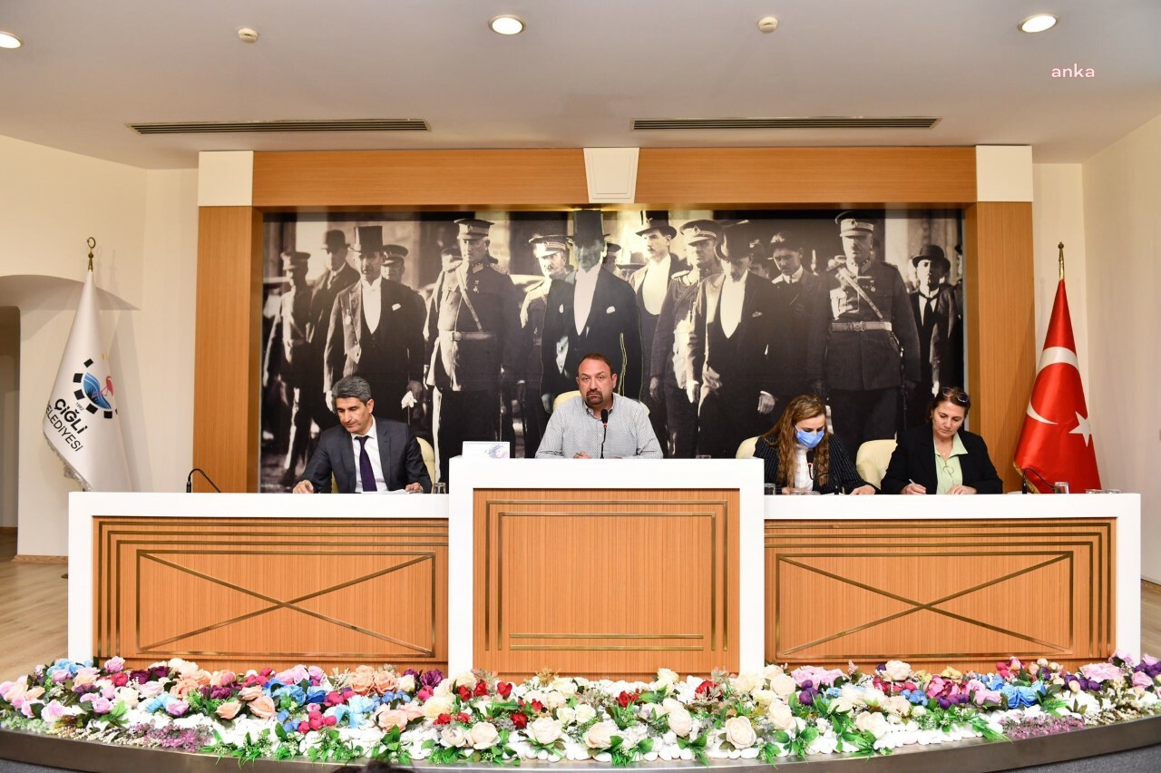 ÇİĞLİ BELEDİYE BAŞKANI GÜMRÜKÇÜ'DEN KÖYİÇİ ÇIKIŞI: "RANT ÇETELERİNE GEÇİT VERMEYECEĞİZ"
