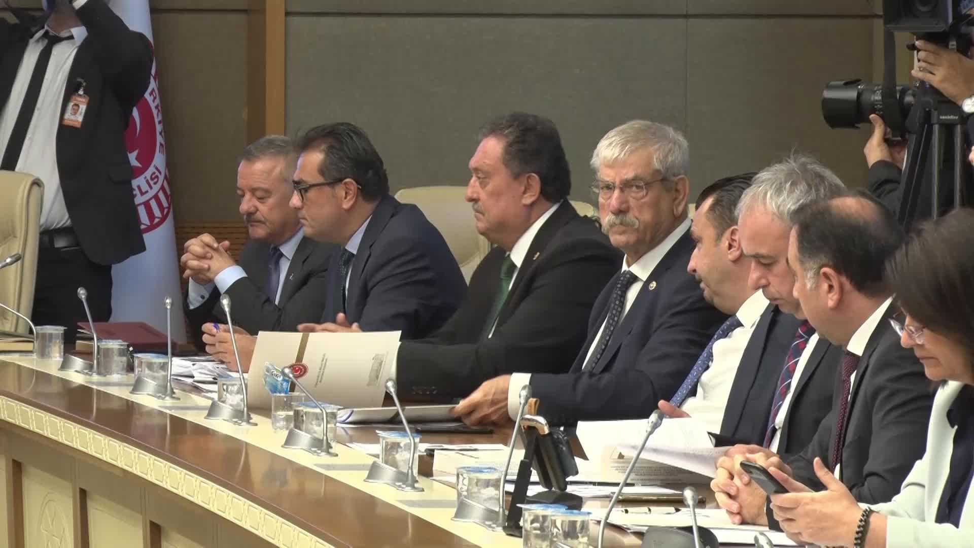 TBMM AMASRA MADEN KAZASINI ARAŞTIRMA KOMİSYONU'NDA 'TANER YILDIZ' TARTIŞMASI... CHP'LİLER BAKANLIĞI DÖNEMİNDEKİ KAZALARI ANIMSATARAK YILDIZ'IN KOMİSYON BAŞKANLIĞINDAN İSTİFASINI İSTEDİ. YILDIZ: "NEZAKETİMİ ZORLAMAYIN" YANITI VERDİ