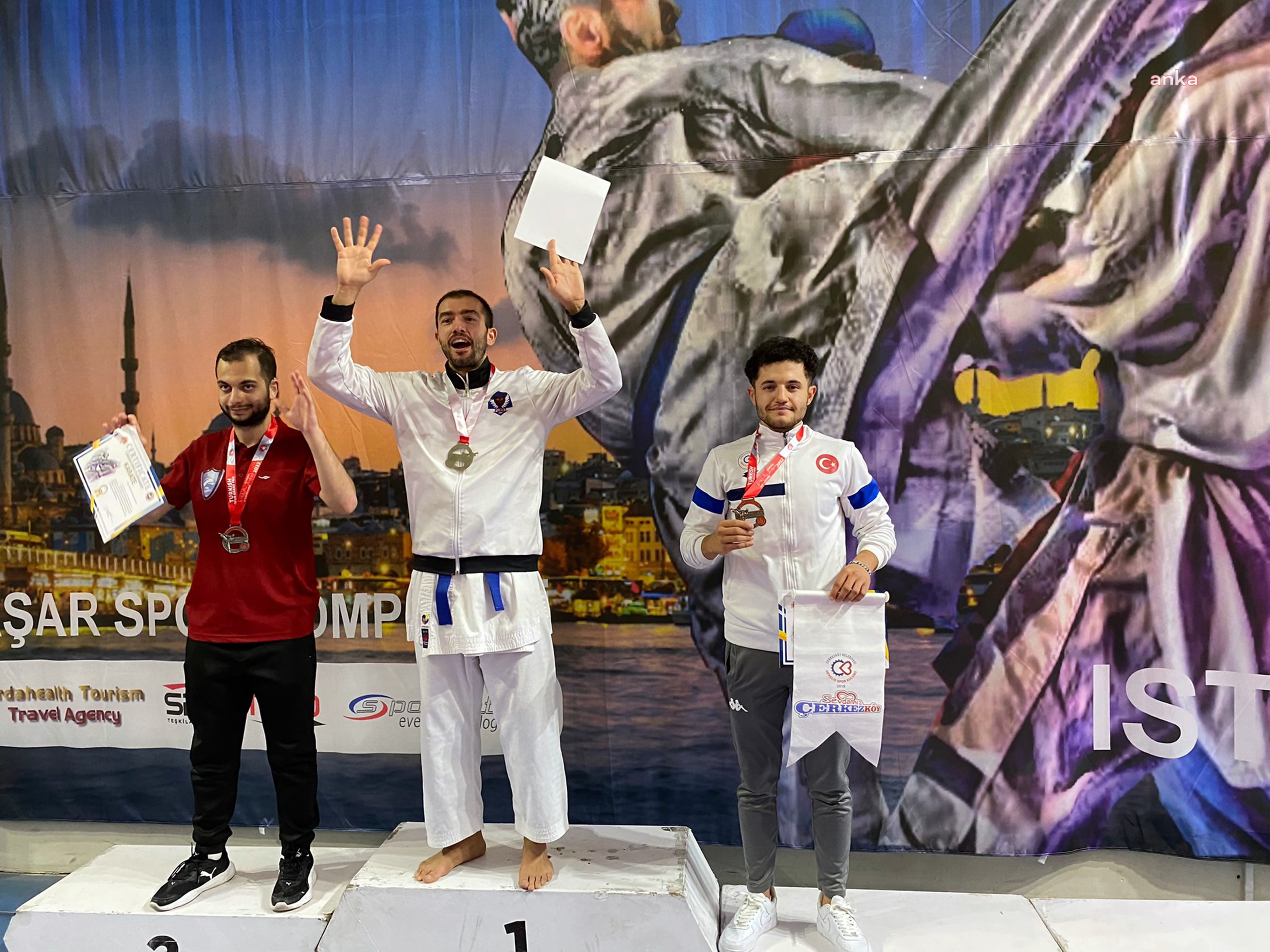 ÇERKEZKÖY BELEDİYESİ GENÇLİK SPOR KULÜBÜ KARATE TAKIMI ŞAMPİYONADAN 2 MADALYA İLE DÖNDÜ