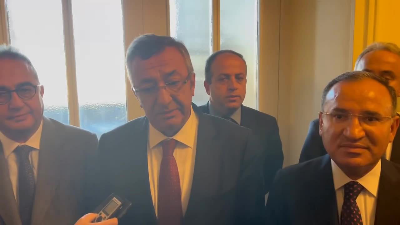 AKP, ANAYASA DEĞİŞİKLİĞİ İÇİN TBMM’DEKİ PARTİ GRUPLARINI ZİYARET ETTİ… ENGİN ALTAY: “AK PARTİ’NİN ÇALIŞMALARI BİRLİKTE OLGUNLAŞTIRALIM, SON ŞEKLİNİ VERELİM ÖNERİSİNİN İÇİNDE OLMAYACAĞIMIZI DA KENDİLERİNE BELİRTTİK”