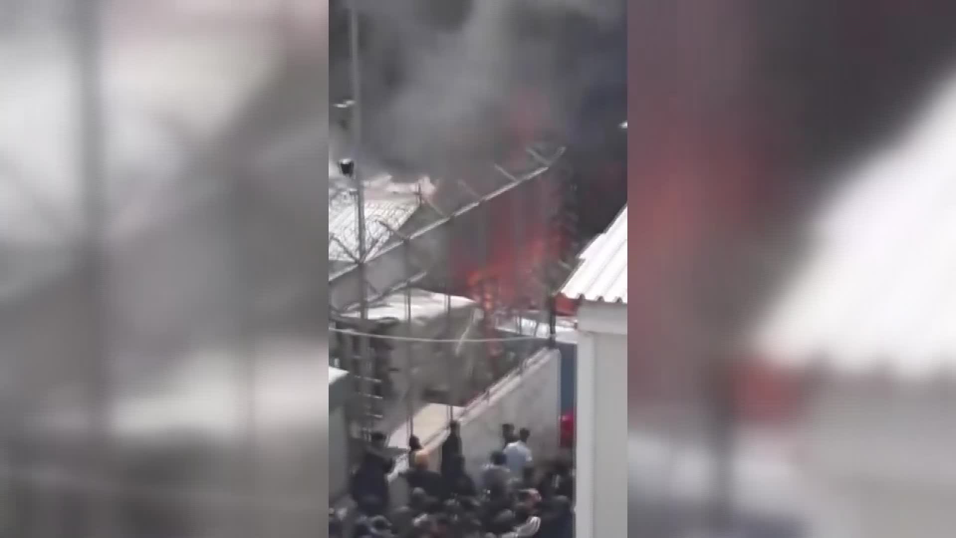 MİDİLLİ'DEKİ MÜLTECİ KAMPINDA YANGIN: 1 ÇOCUK HAYATINI KAYBETTİ