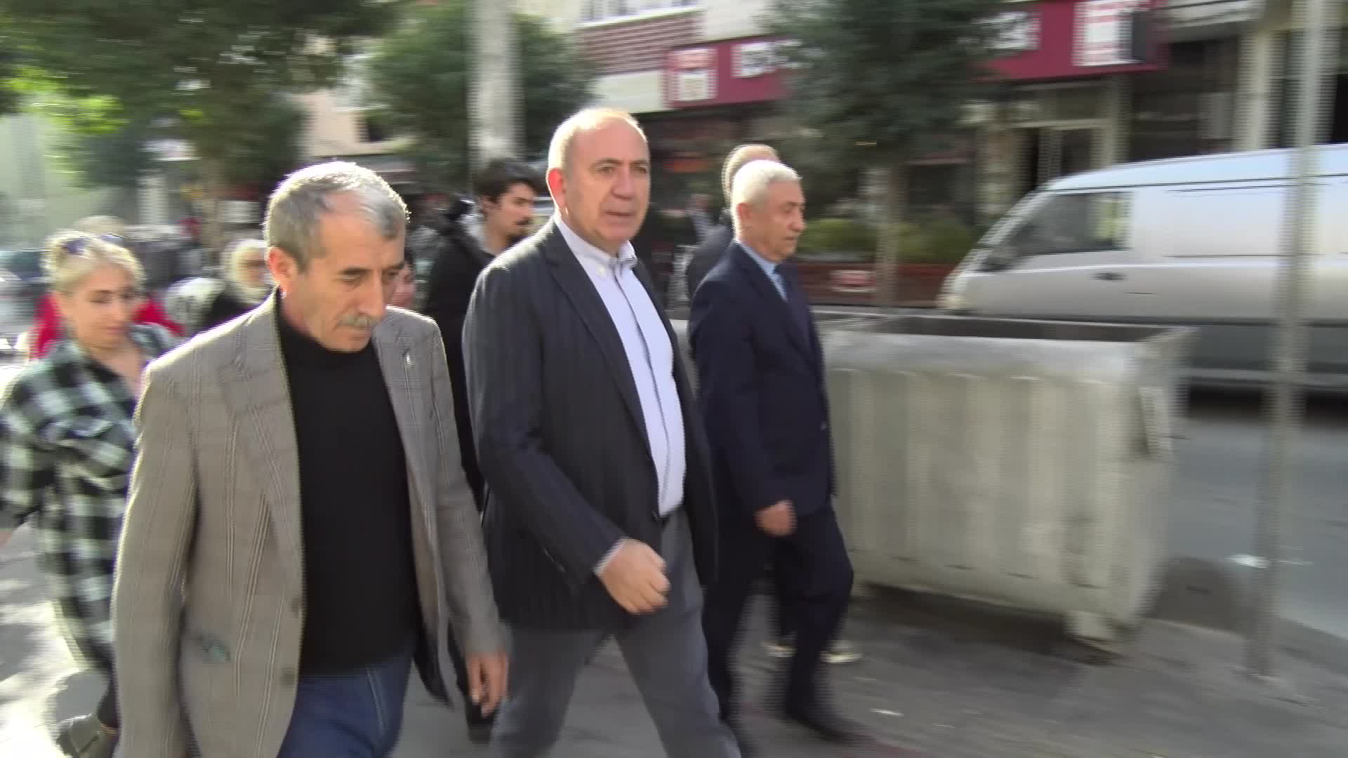 GÜRSEL TEKİN BAĞCILAR’DA UYUŞTURUCU BAĞIMLILARININ YAKINLARIYLA BİR ARAYA GELDİ: “DAHA DOĞMAYAN ÇOCUK BİLE BAĞIMLI HALE GELMİŞ”