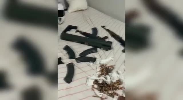 İSTANBUL'DA BİR DAİREDEN TANKSAVAR, KALAŞNİKOF, EL BOMBASI ÇIKTI