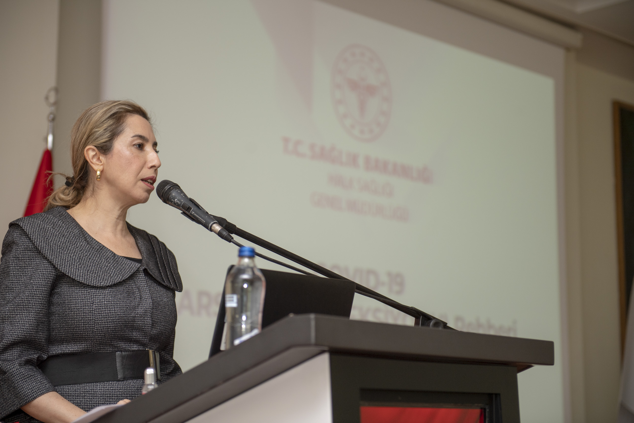 MERSİN'DE KORONA’YLA MÜCADELE İÇİN KRİZ MERKEZİ İLK TOPLANTISINI YAPTI