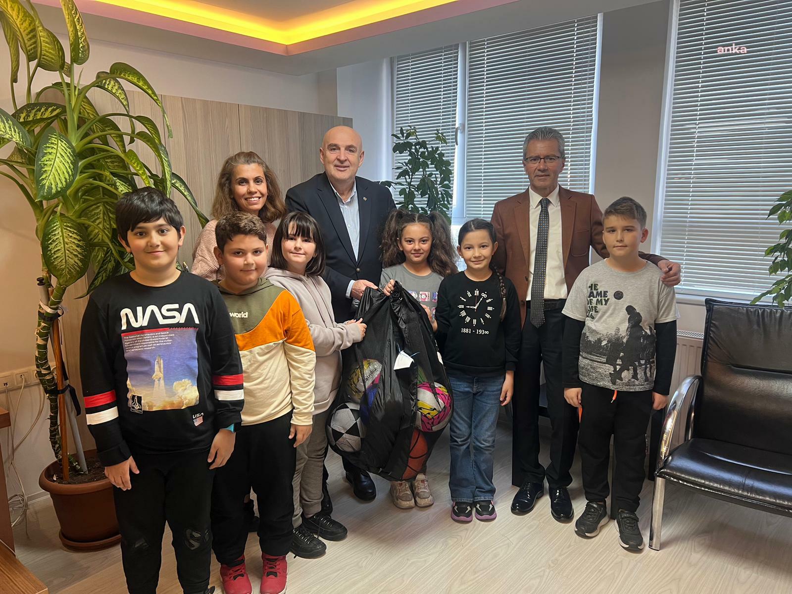 BANDIRMA BELEDİYESİ'NİN ÖDÜLLÜ ATIK PİL TOPLAMA KAMPANYASINDA ÖDÜLLER SAHİBİNİ BULDU