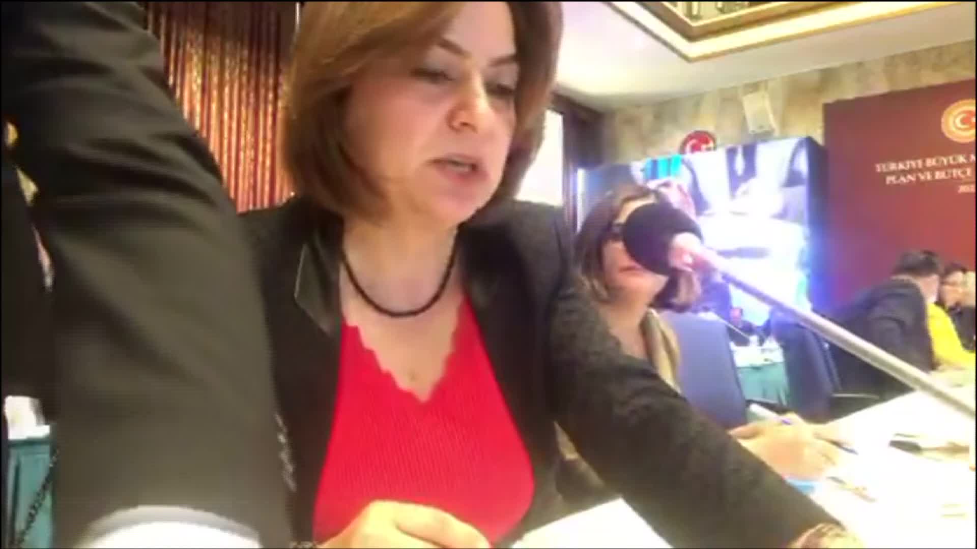 GÜLÜSTAN KILIÇ KOÇYİĞİT: ÖĞRENCİLER SINIFA GELDİĞİNDE ‘ÖĞRETMENİM MİDEM BULANIYOR, BAŞIM AĞRIYOR’ DİYOR. ÇÜNKÜ ÇOCUK AÇ YA AÇ