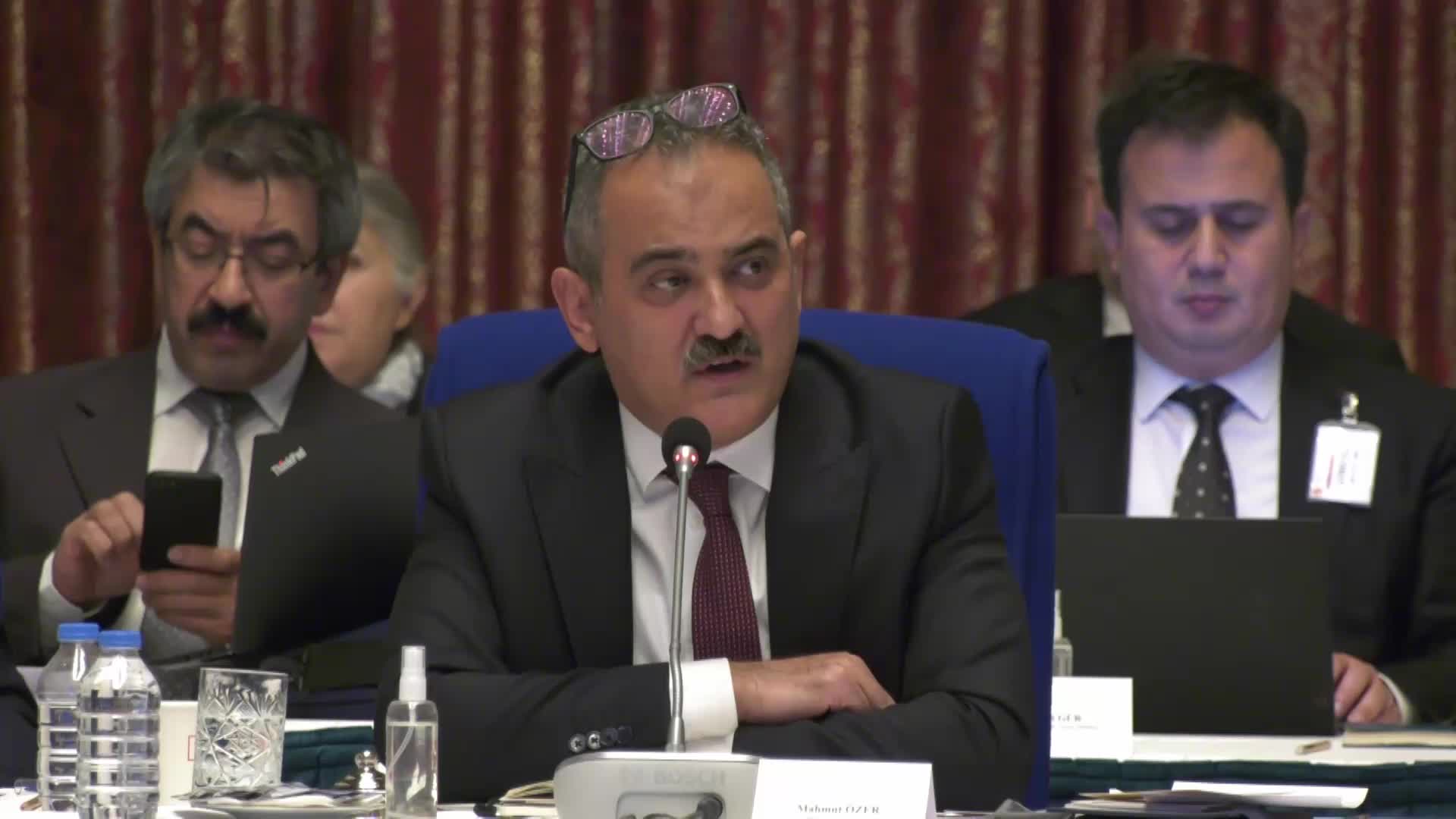 MİLLİ EĞİTİM BAKANI ÖZER: “ÖĞRETMENLİK MESLEK KANUNU SEMBOLİK OLARAK ÖĞRETMENE DUYULAN BİR SAYGININ ÜRÜNÜDÜR. BİZ ÖĞRETMENLİK MESLEK KANUNU’NU TÜM ÖĞRETMENLERİN ÖZLÜK HAKLARININ İYİLEŞTİRİLMESİ İÇİN YAPMADIK"