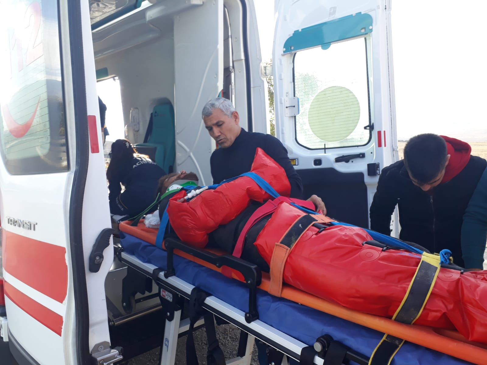 IĞDIR'DA KUYUYA DÜŞEN İŞÇİ İTFAİYE TARAFINDAN KURTARILDI