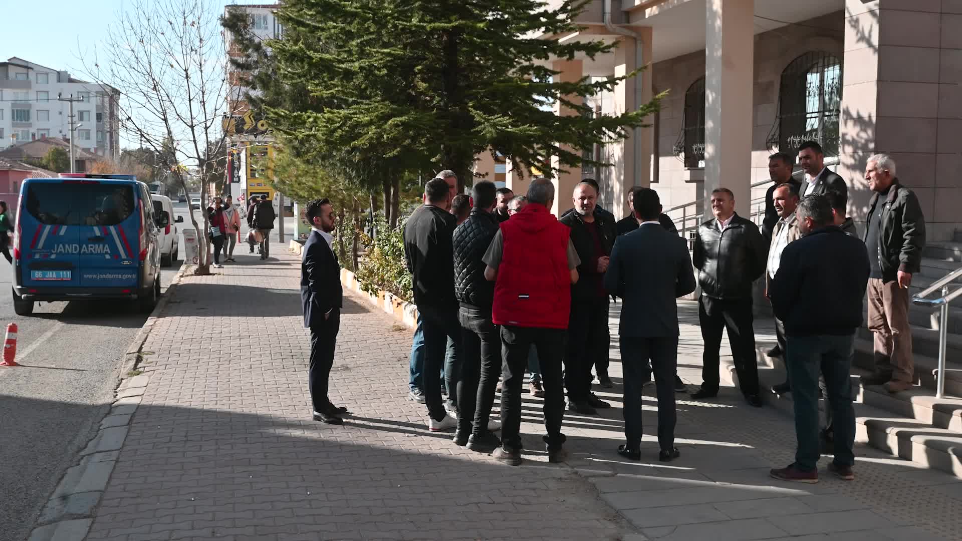 YOZGAT'TA ATATÜRK BÜSTÜNÜ YAKTIĞI ÖNE SÜRÜLEN ZANLI TUTUKLANDI