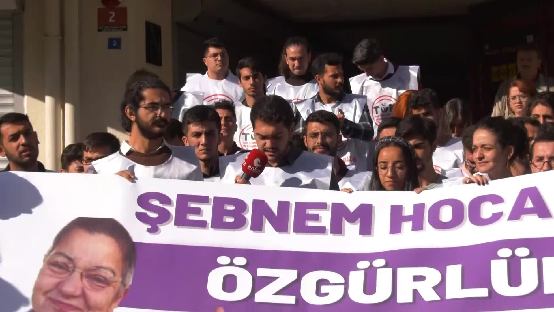 TTB TIP ÖĞRENCİLERİ KOLU'NDAN ŞEBNEM KORUR FİNCANCI'NIN TUTUKLANMASINA TEPKİ: "ŞEBNEM HOCA'MIZA ÖZGÜRLÜK İSTİYORUZ"