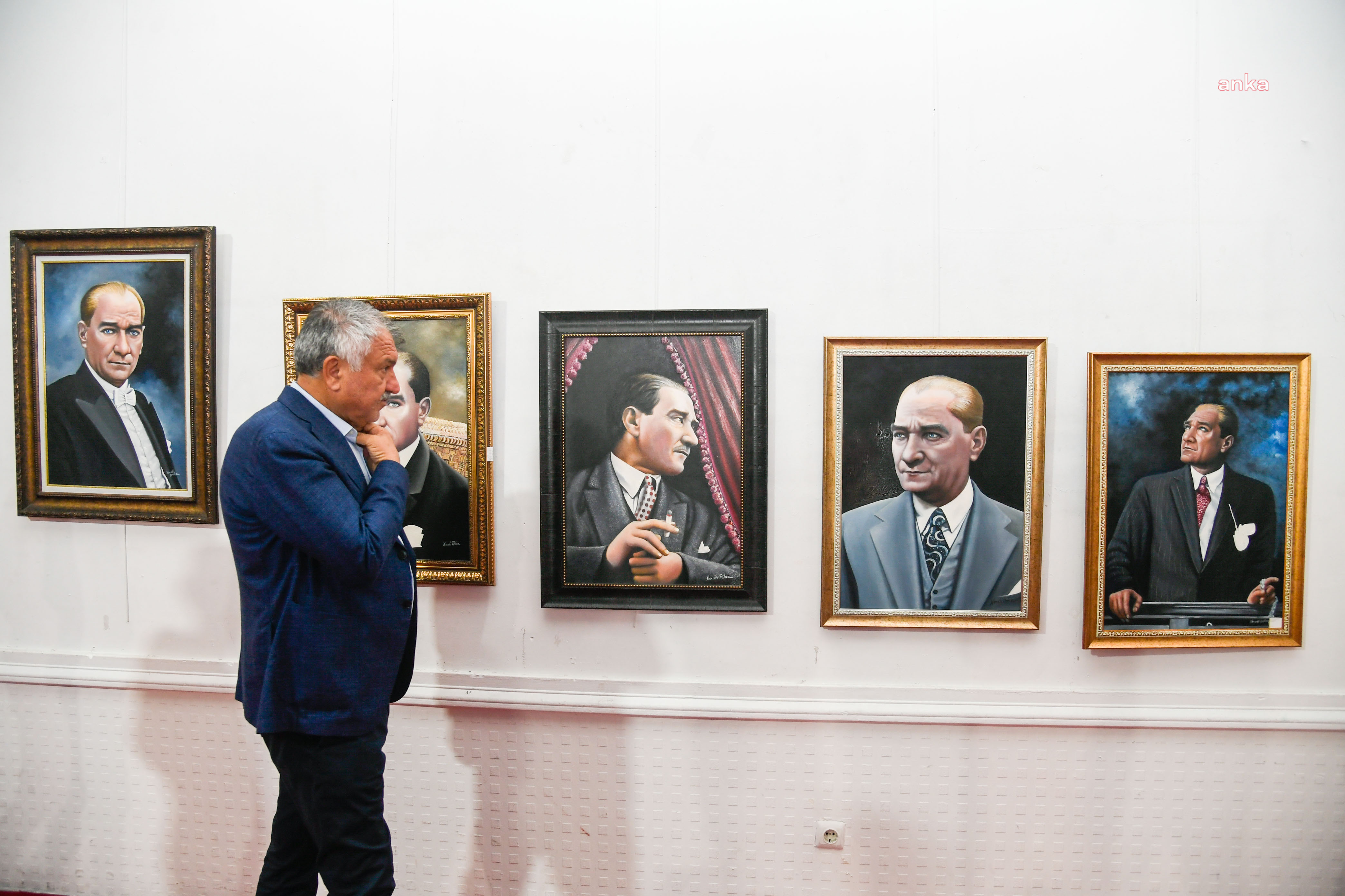 ADANALI RESSAM NECATİ PALAZ'IN 184 ATATÜRK PORTRESİ 75. YIL SANAT GALERİSİ’NDE SERGİLENİYOR