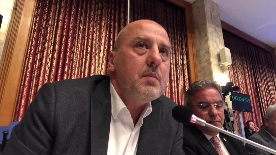 AHMET ŞIK’TAN BAKAN MUŞ’A 'RUHSAR PEKCAN' SORUSU: "KENDİ BAKANLIĞINI DOLANDIRAN BİR HIRSIZ OLDUĞU ORTAYA ÇIKMIŞKEN NE YAPTINIZ"