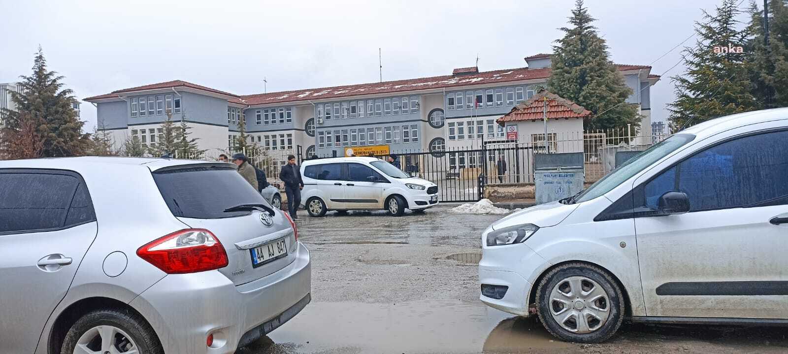 MALATYA'DA ATATÜRK BÜSTÜNE SALDIRANLARA CEZA