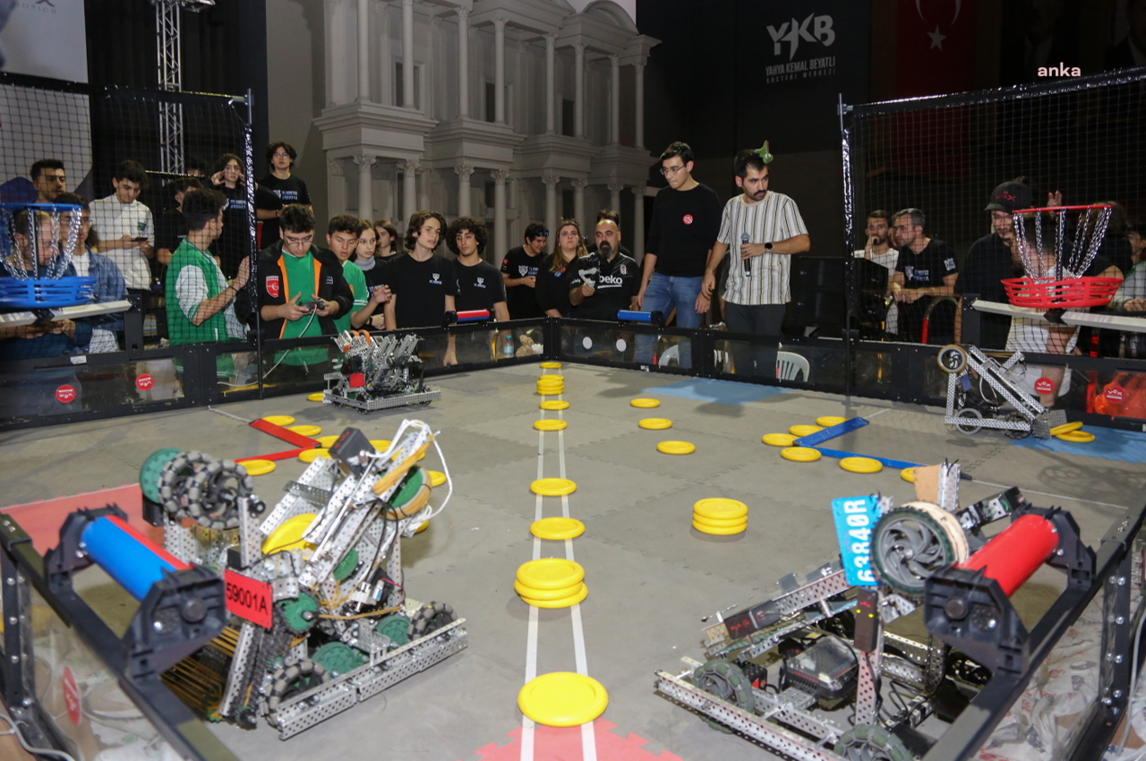 DÜNYANIN EN BÜYÜK ROBOTİK TURNUVASI, KÜÇÜKÇEKMECE'DE BAŞLADI