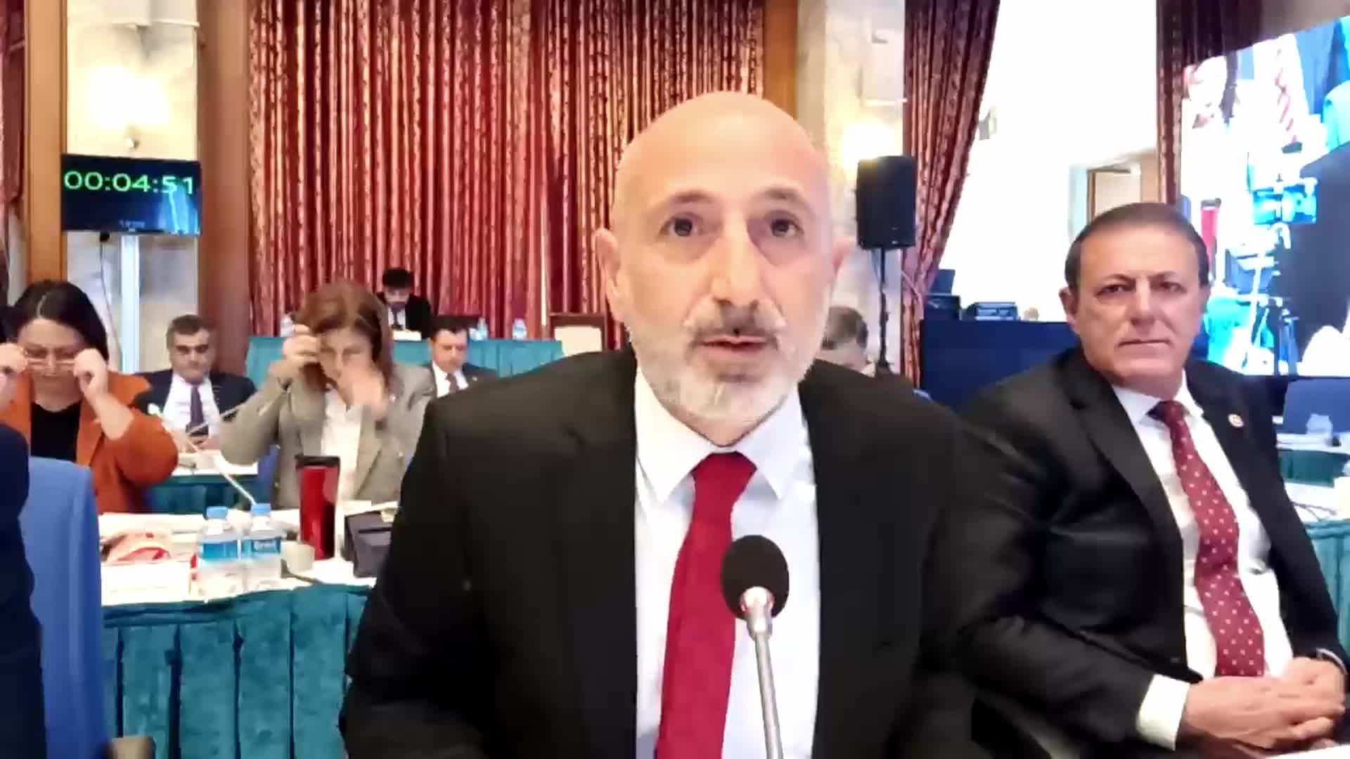 ALİ ÖZTUNÇ'TAN BAKAN KURUM'A: "ANLAŞILAN O Kİ ENKAZ KALDIRMA BAKANLIĞINA DÖNÜŞMÜŞSÜNÜZ"