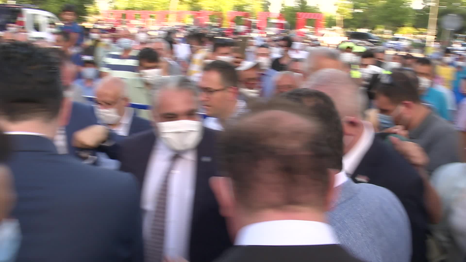 İMAMOĞLU’NDAN “SREBRENİCA SOYKIRIMI” MESAJI: ALLAH, HİÇBİR TOPLULUĞA BÖYLE BİR KATLİAM YAŞATMASIN