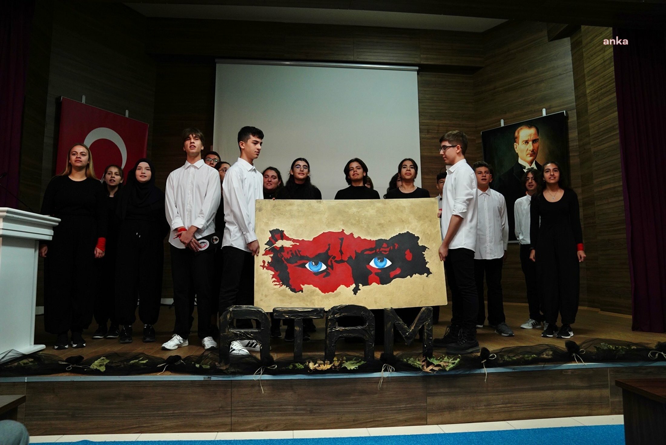 ULU ÖNDER MUSTAFA KEMAL ATATÜRK, AYVALIKTA DÜZENLENEN TÖRENLE ANILDI