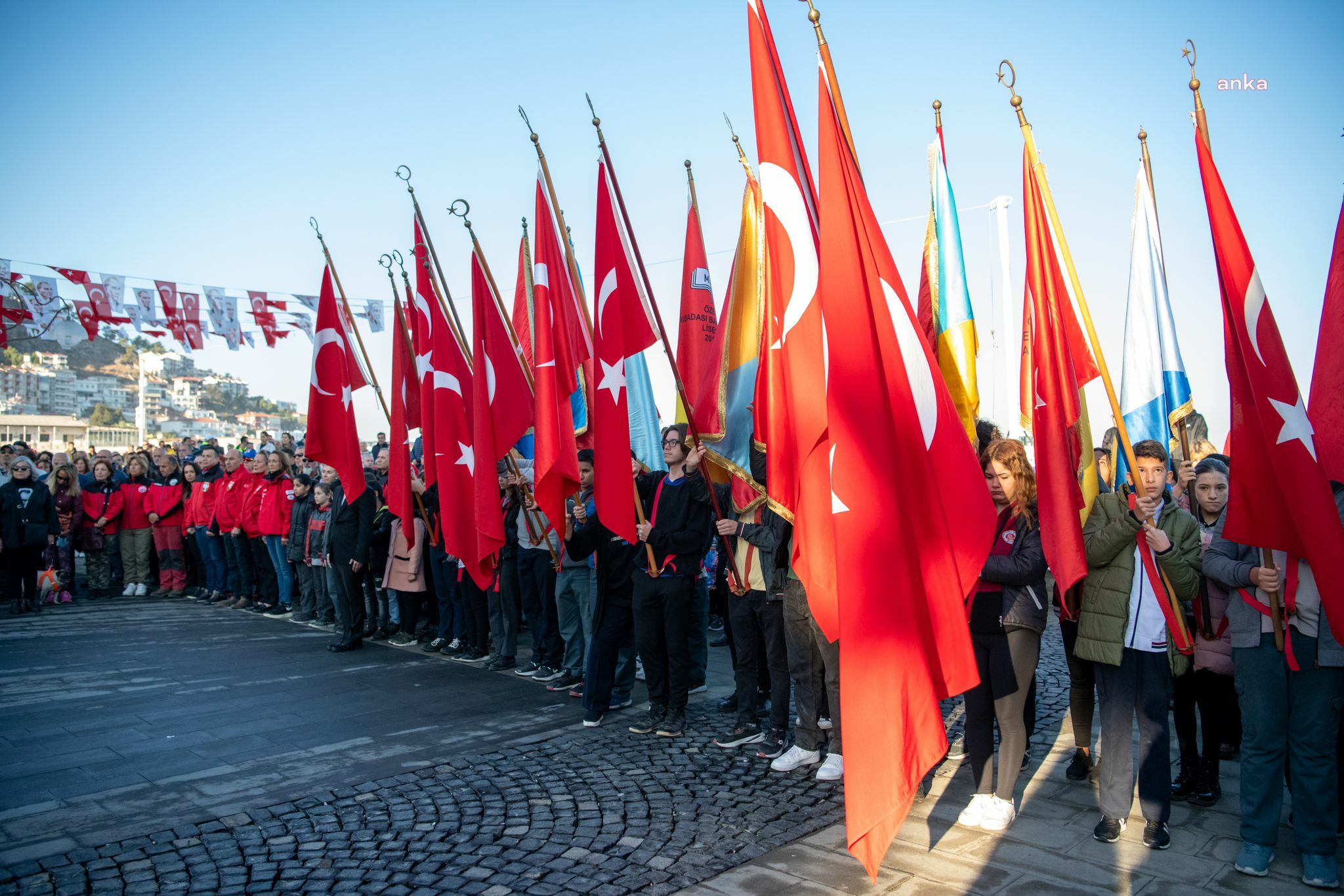 KUŞADASI, ATA'SINI SEVGİ VE MİNNETLE ANDI