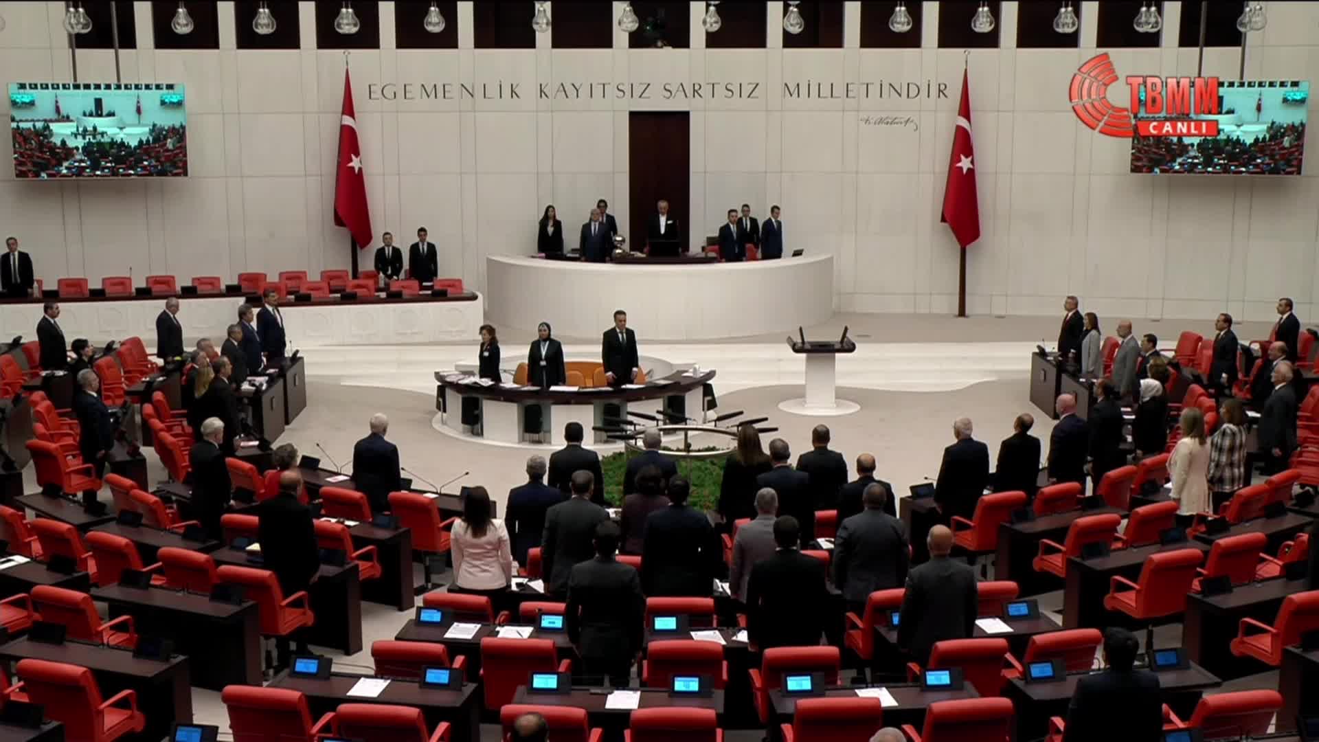 TBMM GENEL KURULU'NUN BUGÜNKÜ BİRLEŞİMİ ATA'YA SAYGI İLE BAŞLADI