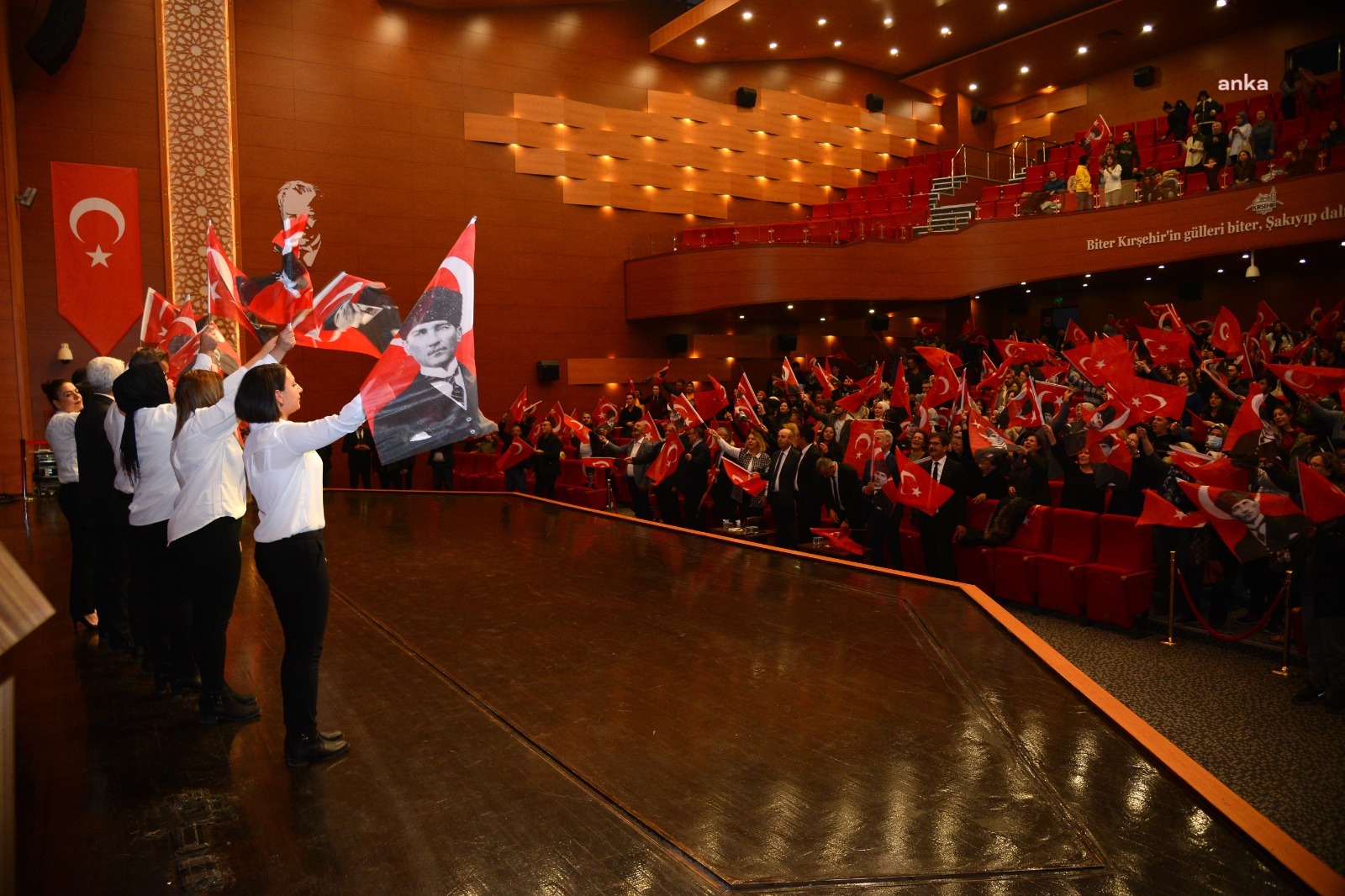 KIRŞEHİR BELEDİYESİ, ATATÜRK'Ü ÖZEL BİR ETKİNLİK PROGRAMI İLE ANDI