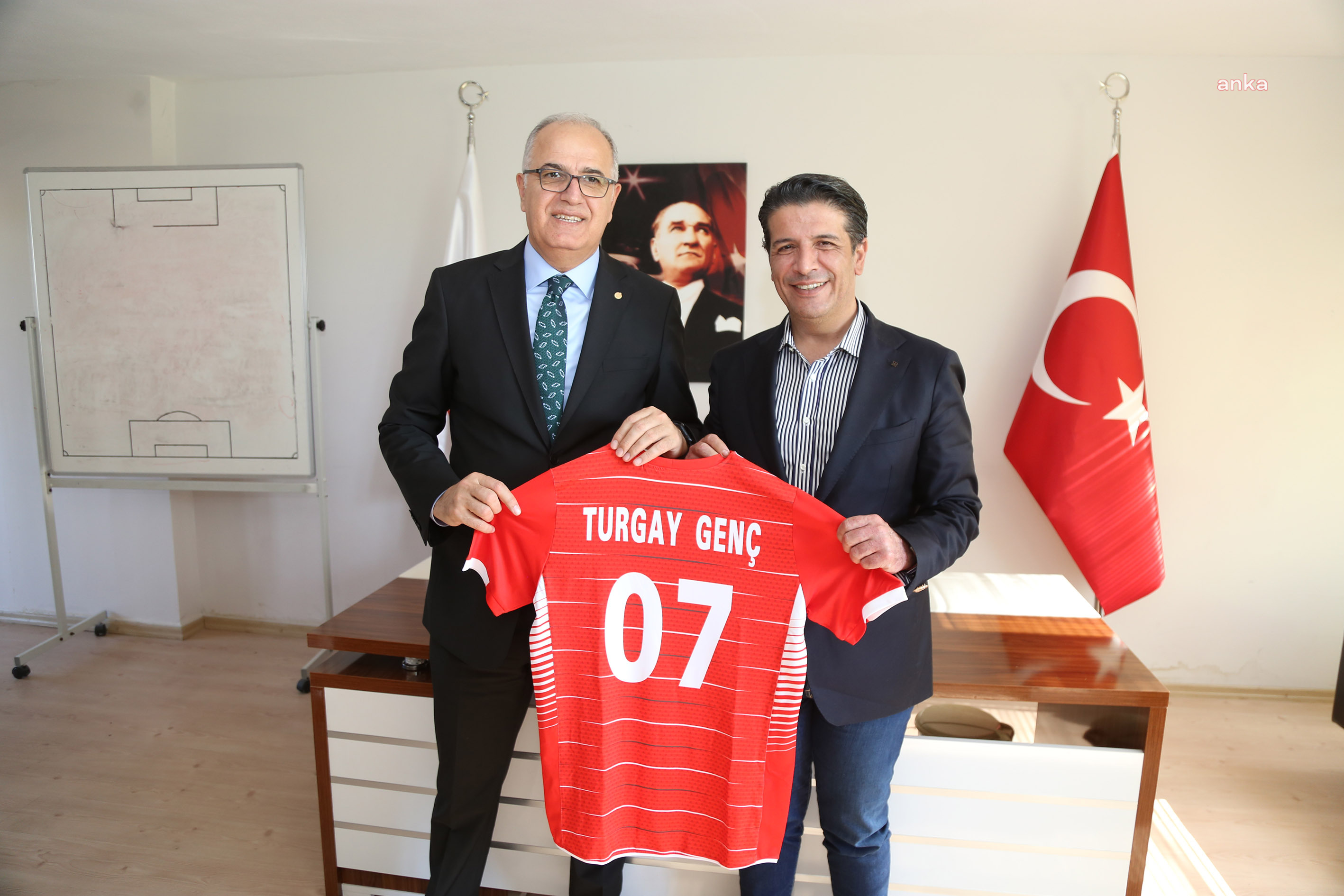 VOLEYBOL FEDERASYONU BAŞKANI ÜSTÜNDAĞ’DAN DÖŞEMEALTI BELEDİYE BAŞKANI GENÇ'E ZİYARET