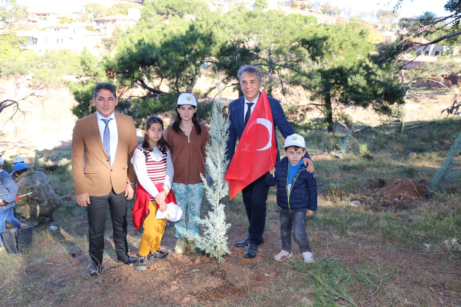 BURHANİYE’DE FİDANLAR TOPRAKLA BULUŞTU