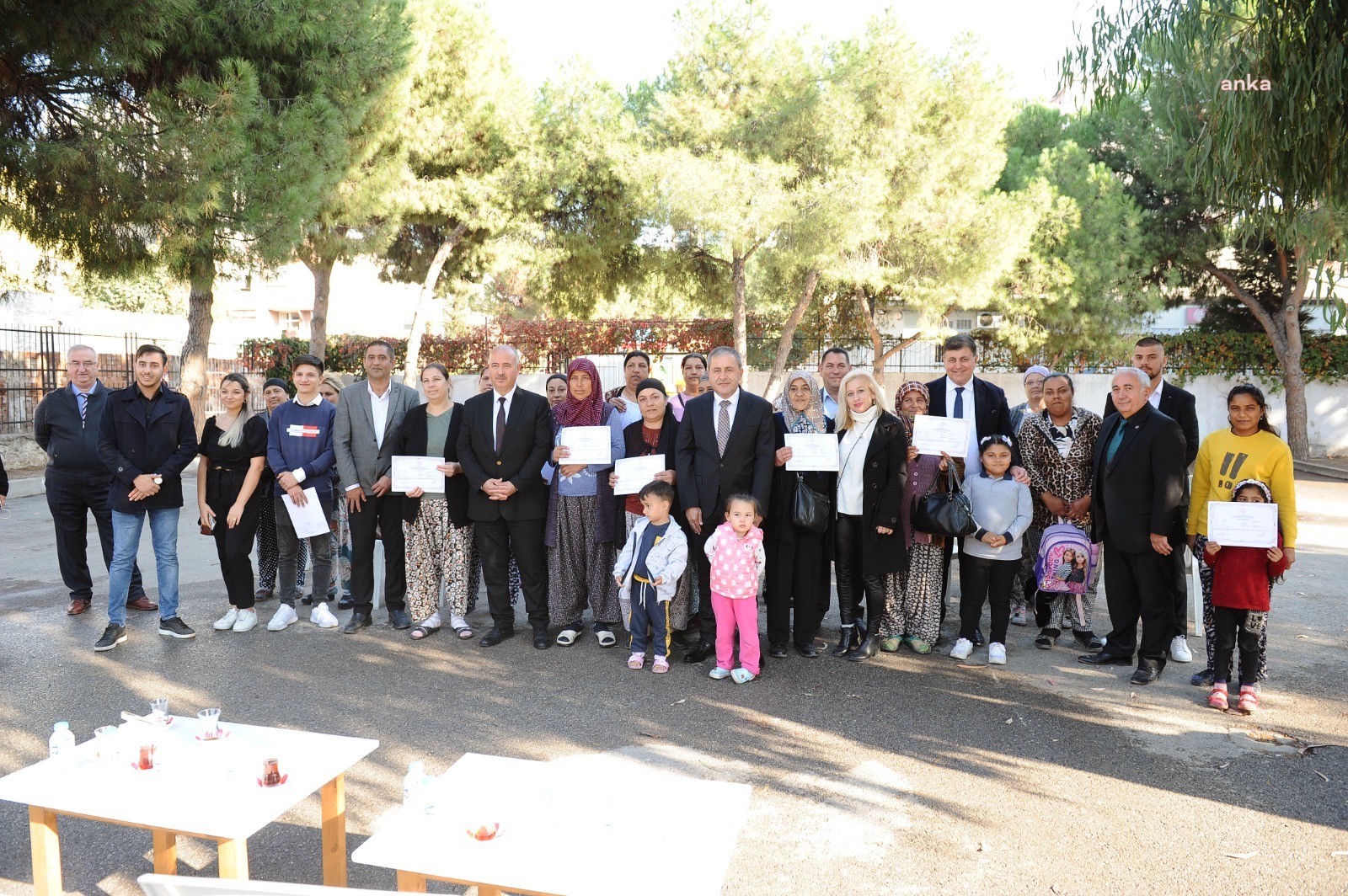 KARŞIYAKA'DA OKUR-YAZARLIK KURSUYLA 20 KADIN HAYALLERİNE KAVUŞTU