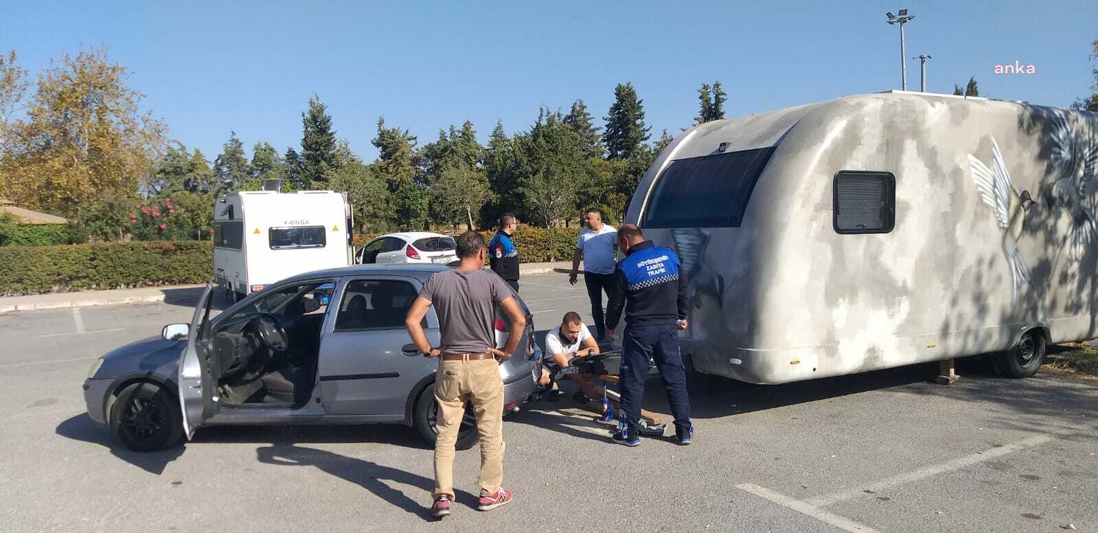 İZMİR İNCİRALTI KENT ORMANI'NDAKİ KARAVANLAR PARK ALANLARINA TAŞINDI