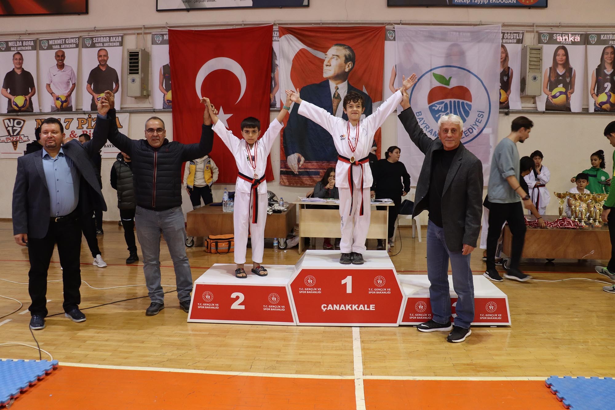 BAYRAMİÇ'TE TAEKWONDO ŞAMPİYONASI