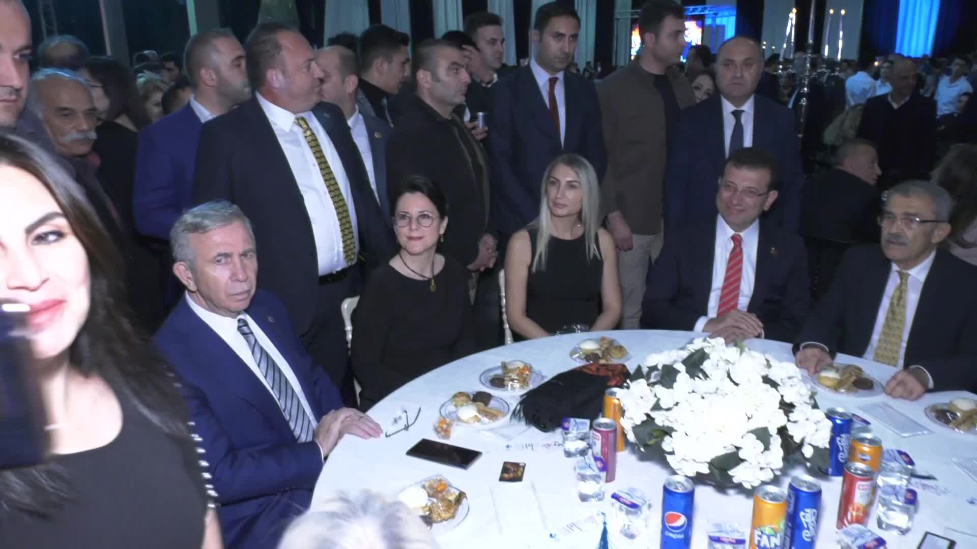 KILIÇDAROĞLU VE AKŞENER, ADANA’DA; MERT KARALAR VE BETÜL ÖZEN’İN NİKAH ŞAHİDİ OLDU