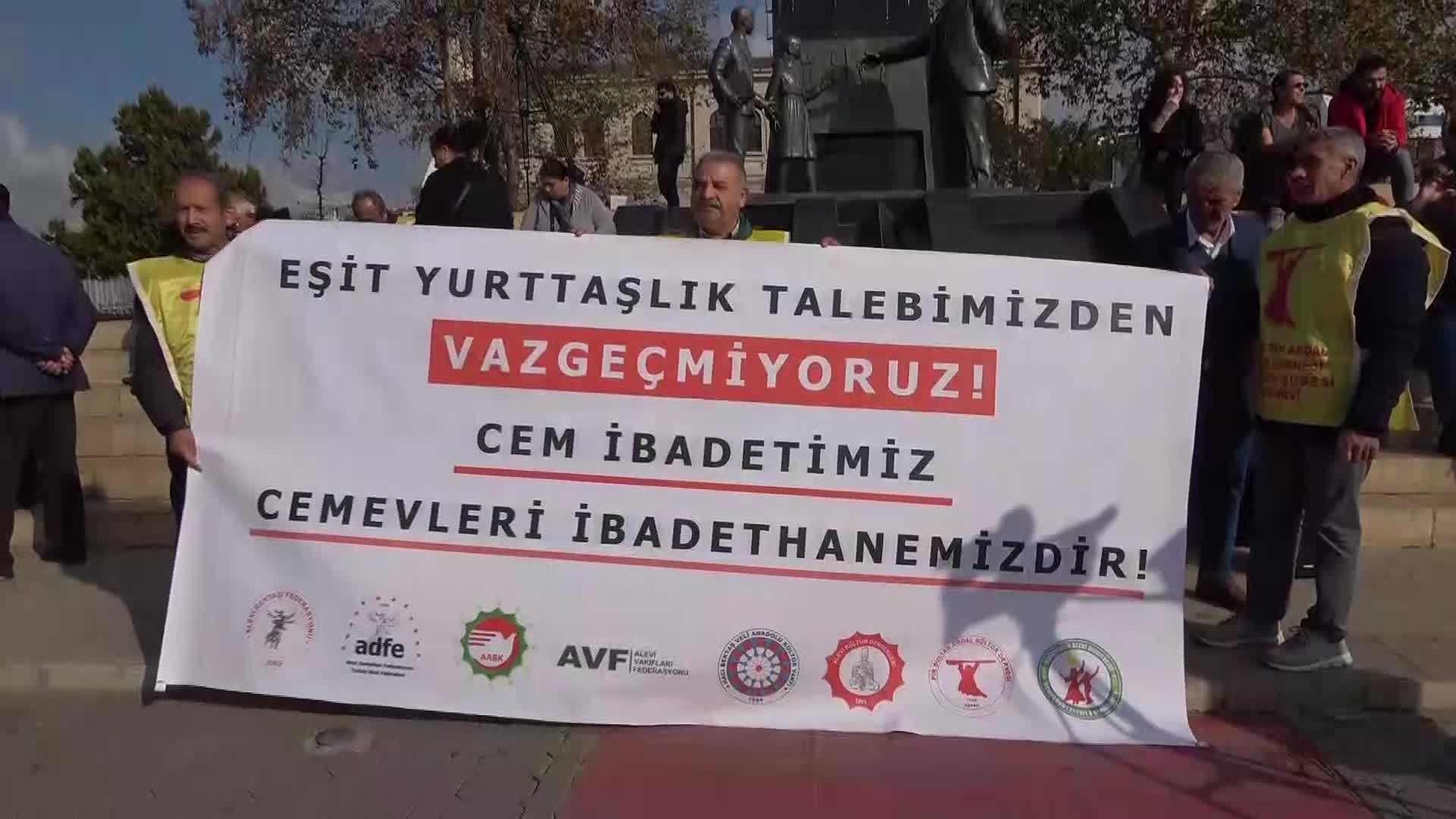 ALEVİ DERNEKLERİNDEN 'TORBA YASA VE KARARNAME' PROTESTOSU: “AKP, ALEVİLİĞİ SÜNNİ GELENEĞİN ALTINDA KÜLTÜREL BİR ÖGE OLARAK GÖRMEKTE VE İNANCIMIZA HAKARET ETMEKTEDİR”
