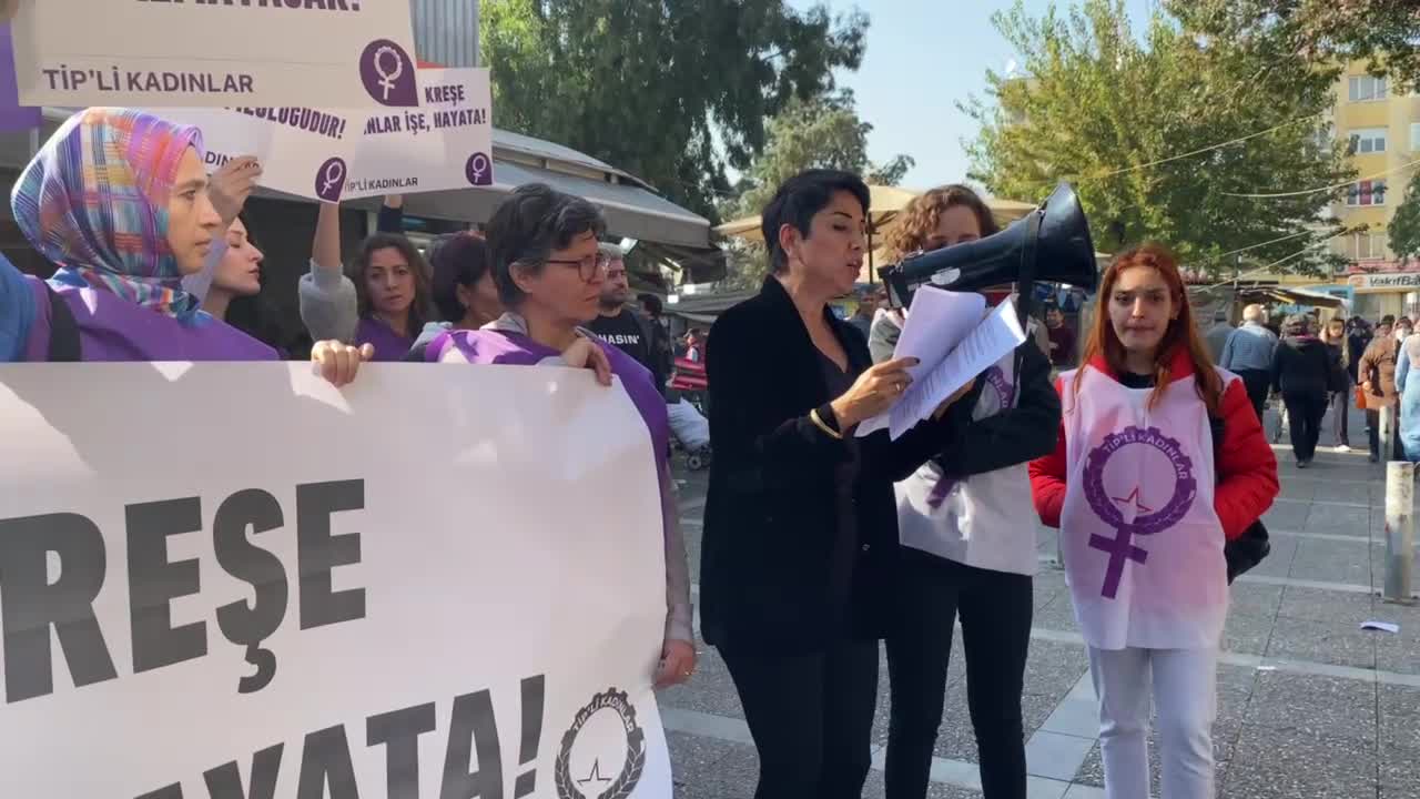 İZMİR'DE TİP'Lİ KADINLARDAN 'KREŞ' EYLEMİ: "ÇOCUKLAR KREŞE, KADINLAR İŞE"