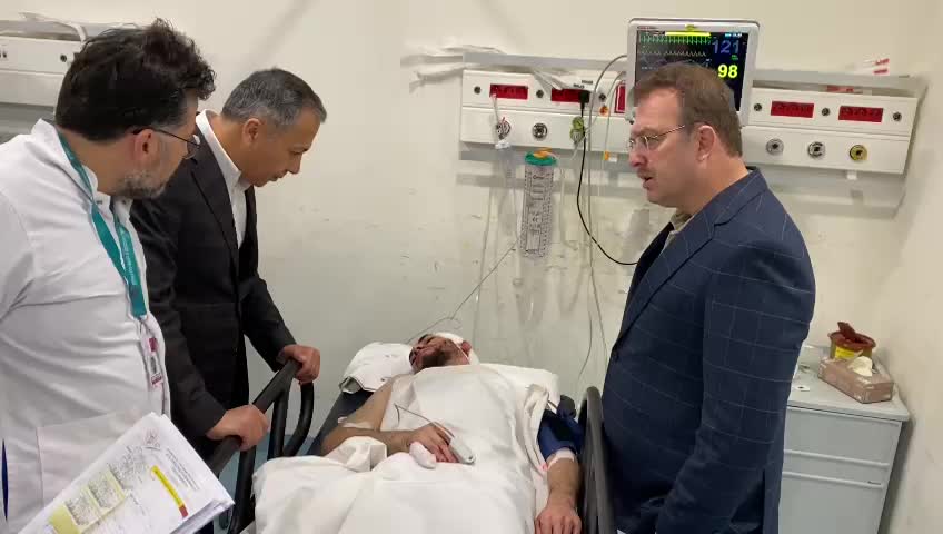 İSTANBUL VALİSİ YERLİKAYA, BAŞSAVCI ŞABAN YILMAZ İLE BİRLİKTE YARALILARI ZİYARET ETTİ