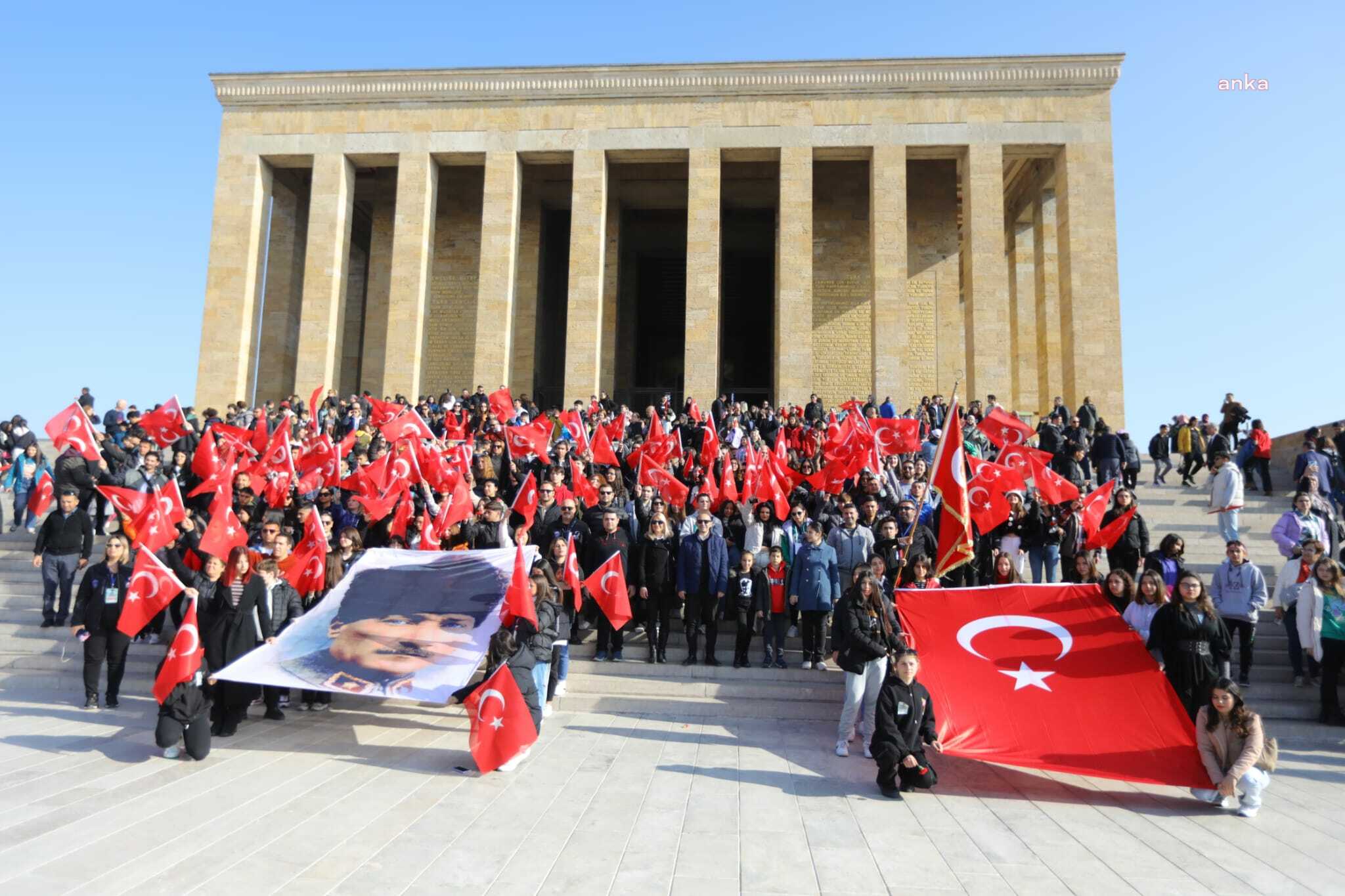 EFES SELÇUKLU GENÇLER ATA’NIN HUZURUNA ÇIKTI