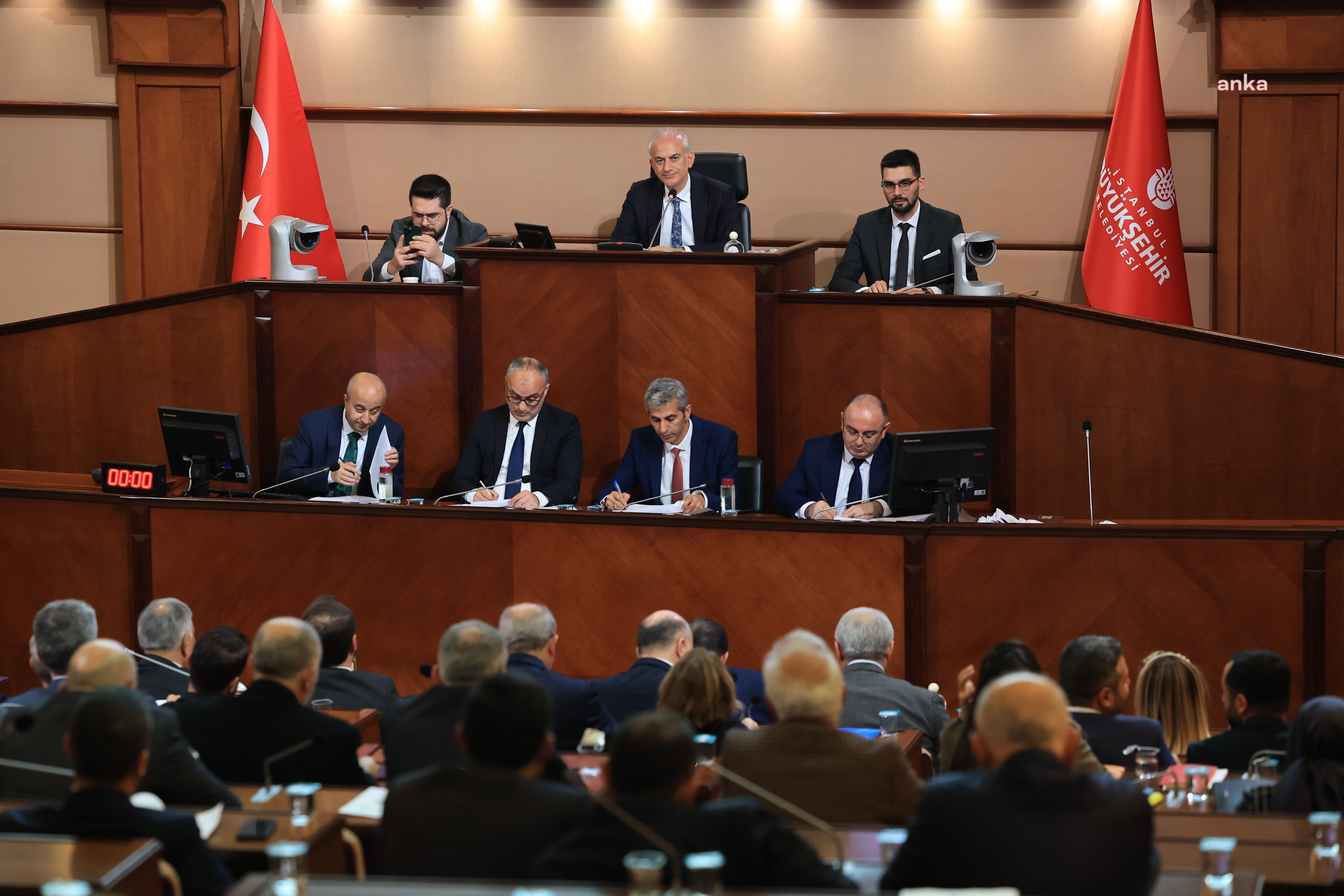 İBB MECLİSİ, İSTİKLAL CADDESİ'NDEKİ TERÖR SALDIRISINI KINADI
