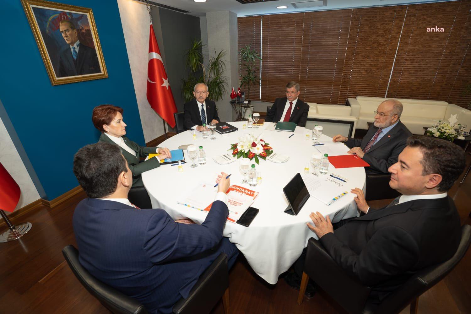 DAVUTOĞLU: TÜRKİYE’Yİ BU KARANLIK GÜNLERDEN ÇIKARMAK İÇİN AZİM VE KARARLILIKLA ÇALIŞIYORUZ