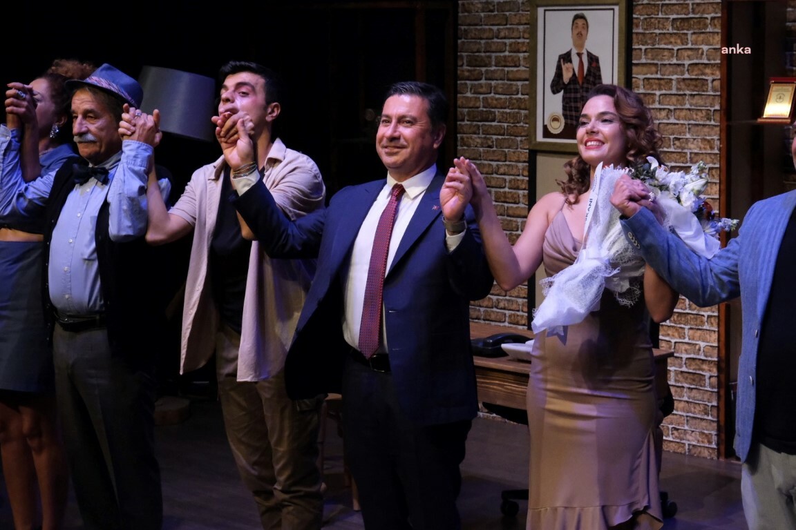 BODRUM BELEDİYE ŞEHİR TİYATROSU HER HAFTA KAPALI GİŞE OYNUYOR