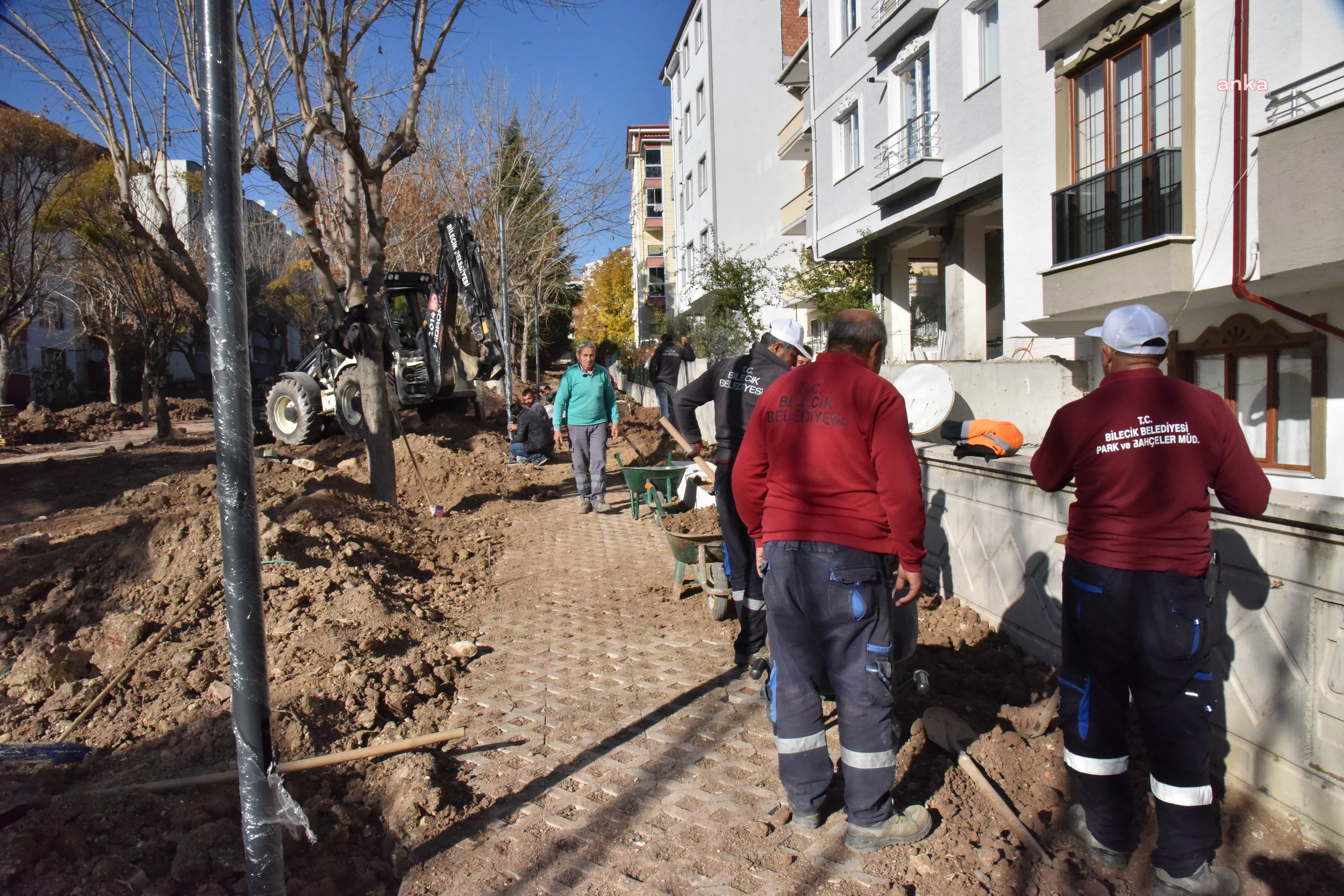 BİLECİK BELEDİYESİ, UĞUR MUMCU PARKI'NDA PEYZAJ VE ÜSTYAPI ÇALIŞMALARINA BAŞLADI
