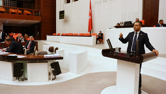 CHP’Lİ BULUT: ECZACILAR KEPENK ARKASINDAN İLAÇ SATSIN"”