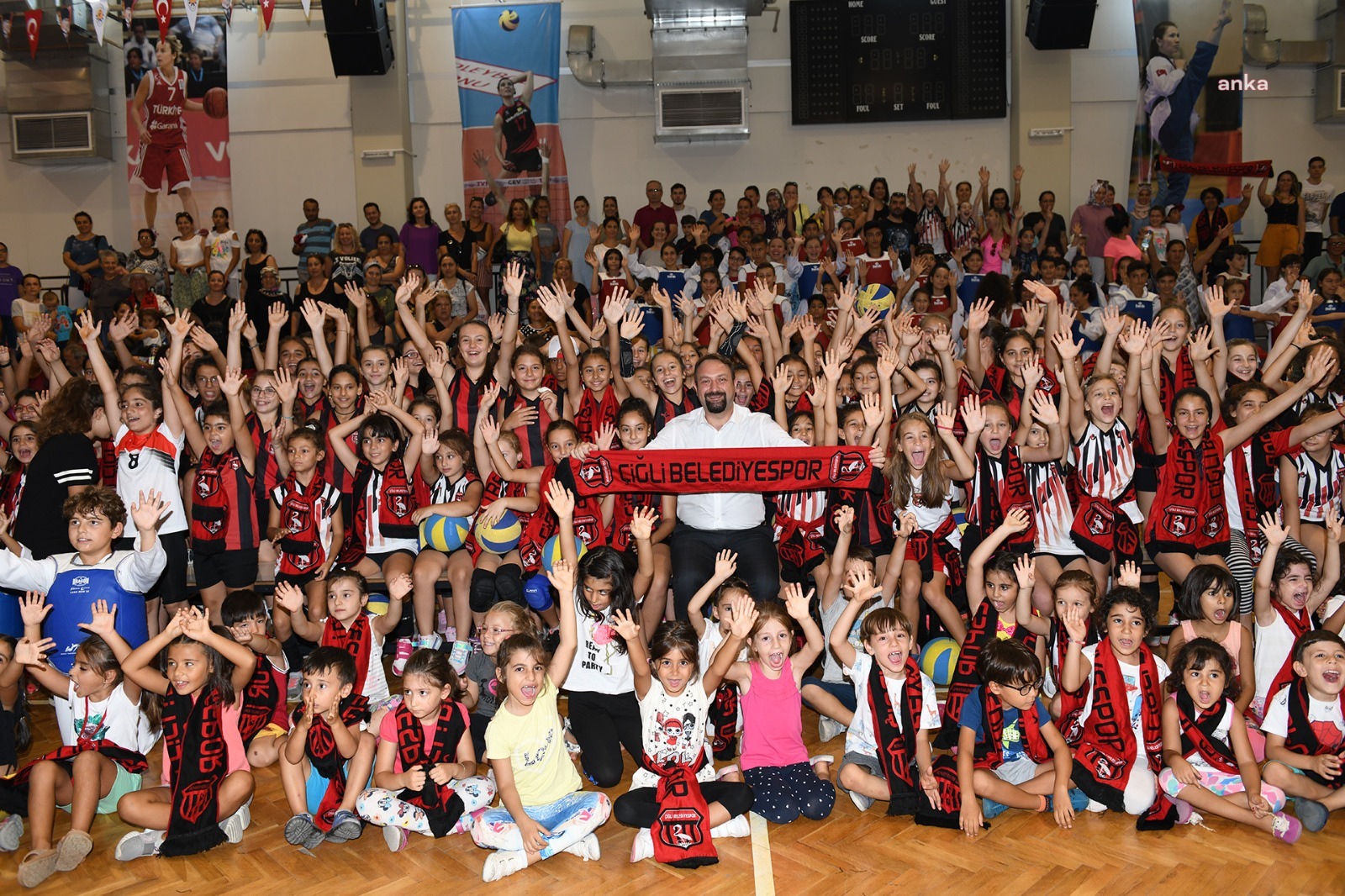 ÇİĞLİ BELEDİYESİ SPOR KURSLARI DEVAM EDİYOR