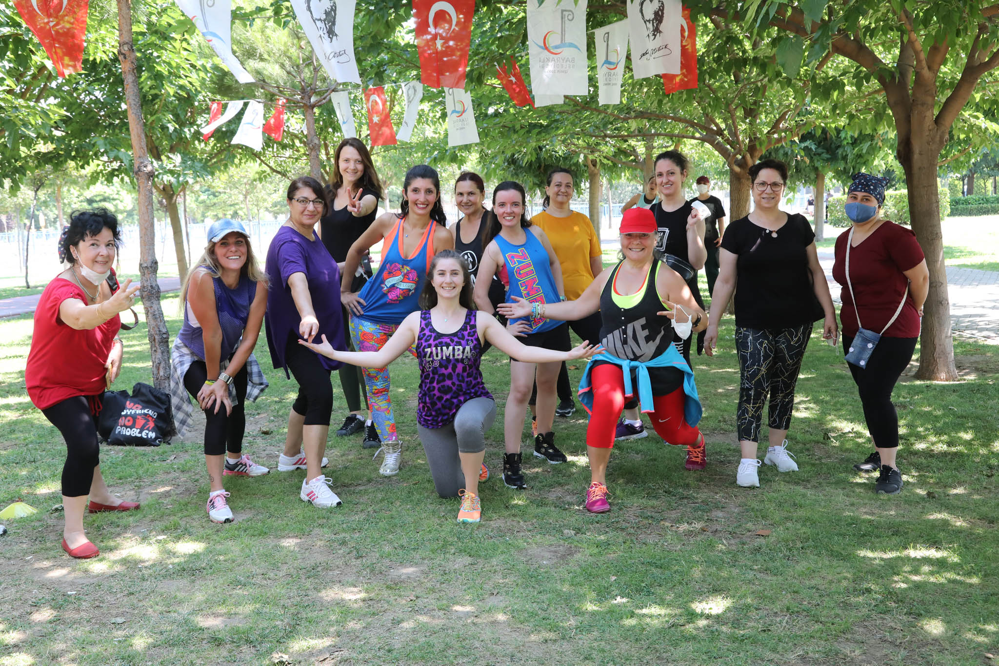 BAYRAKLI'DA SOSYAL MESAFELİ ZUMBA