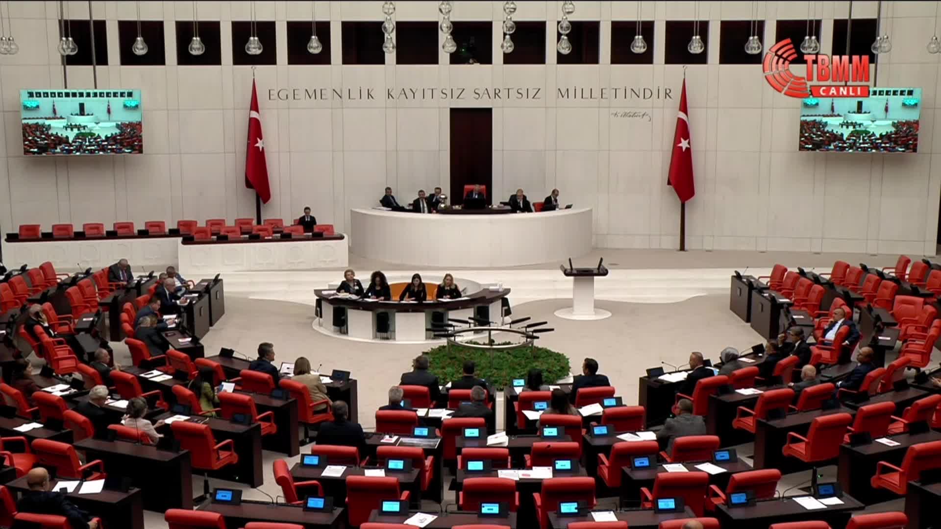 ENGİN ALTAY: BİR SÜRE YAYIN YASAĞINI ANLARIM. BANT DARALTMAK NE? İNTERNETİ KAPATMAK NE? ÇAPULCU TERÖR ÖRGÜTLERİNİN BECEREMEDİĞİNİ HÜKÜMET BECERDİ YA HELAL OLSUN BU HÜKÜMETE