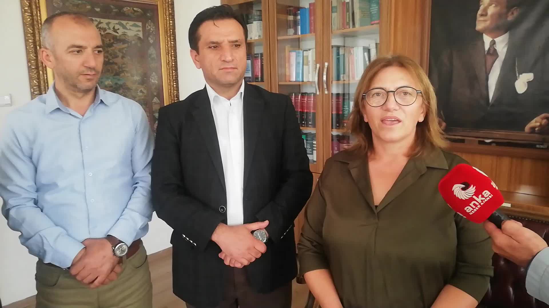 ARDAHAN'DAKİ HAYVAN PAZARINDA ÇIKAN KAVGADA ÖLDÜRÜLEN ÖZKAN BİRDAL'IN AİLESİ, KATİL ZANLISINA VERİLEN 10 YIL CEZAYA TEPKİ GÖSTERDİ: “BİR İNSANI ÖLDÜRMEK, 10 YIL İLE SINIRLI OLAMAZ”