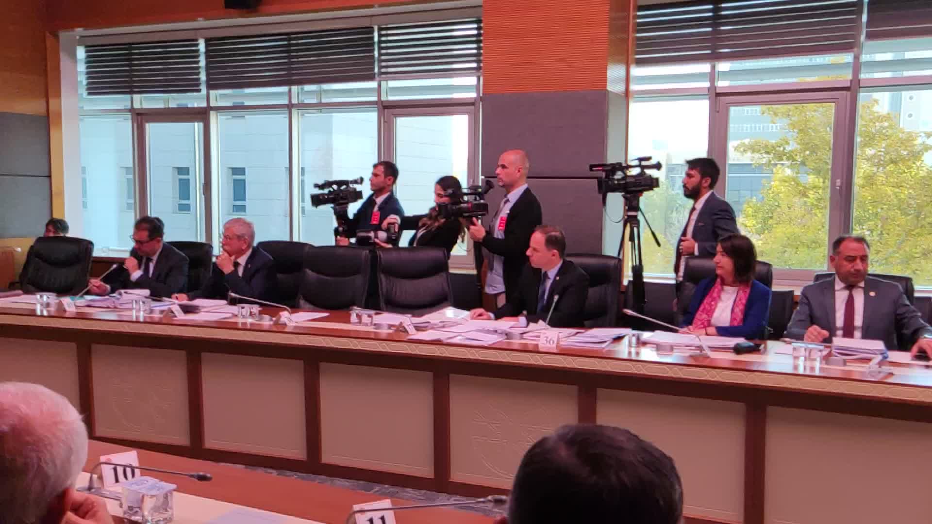 TANER YILDIZ İLE CHP’Lİ YAVUZYILMAZ ARASINDA AMASRA TARTIŞMASI… YILDIZ: BEN GERÇEĞİ KAPATMAYA MI ÇALIŞIYORUM?... YAVUZYILMAZ: EVET, AYNEN ÖYLE